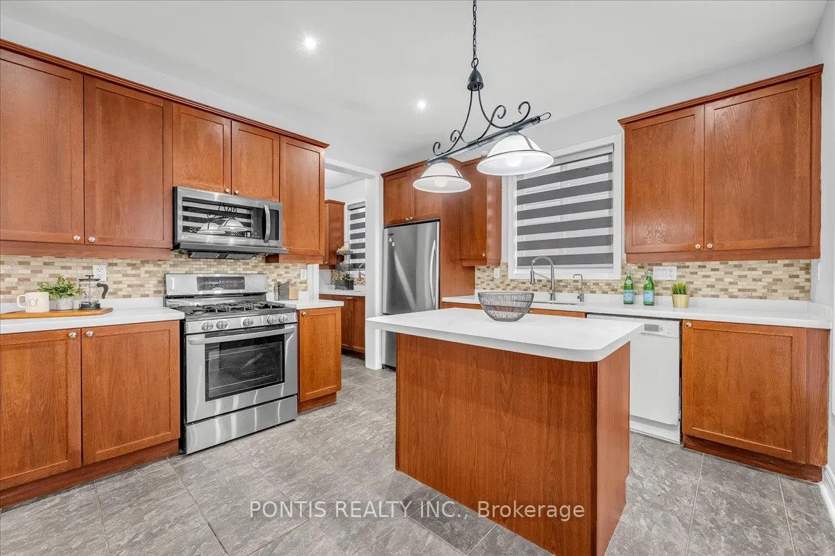 Photo 14 of 52 Emmett Circle, Brampton, Fletcher's Meadow — HOMEH