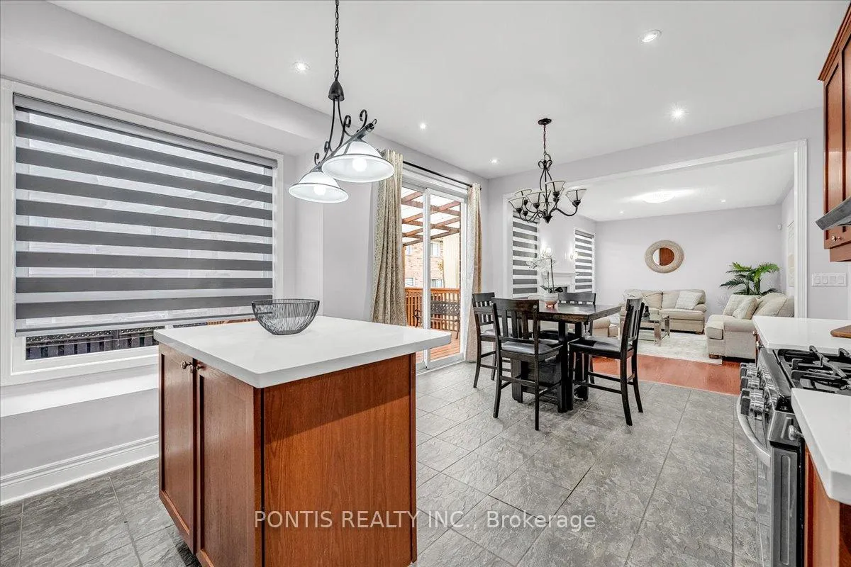 Photo 17 of 52 Emmett Circle, Brampton, Fletcher's Meadow — HOMEH