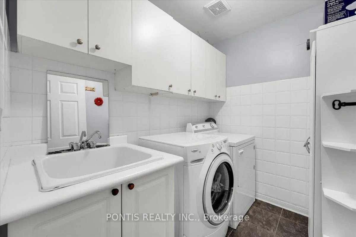 Photo 18 of 52 Emmett Circle, Brampton, Fletcher's Meadow — HOMEH