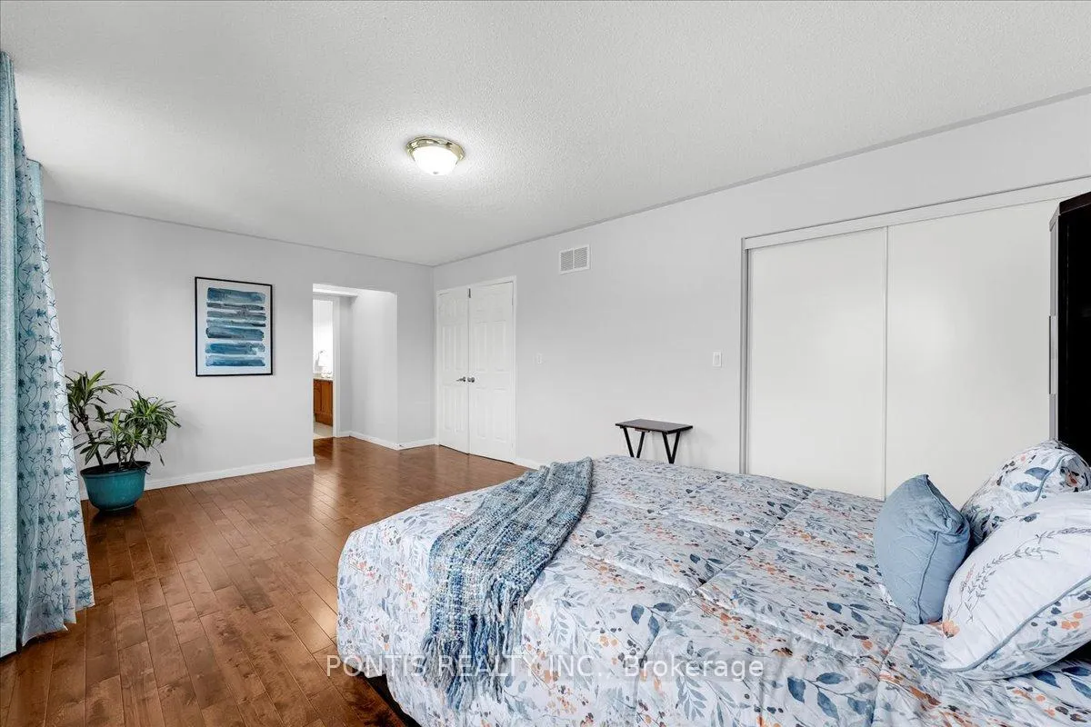 Photo 23 of 52 Emmett Circle, Brampton, Fletcher's Meadow — HOMEH