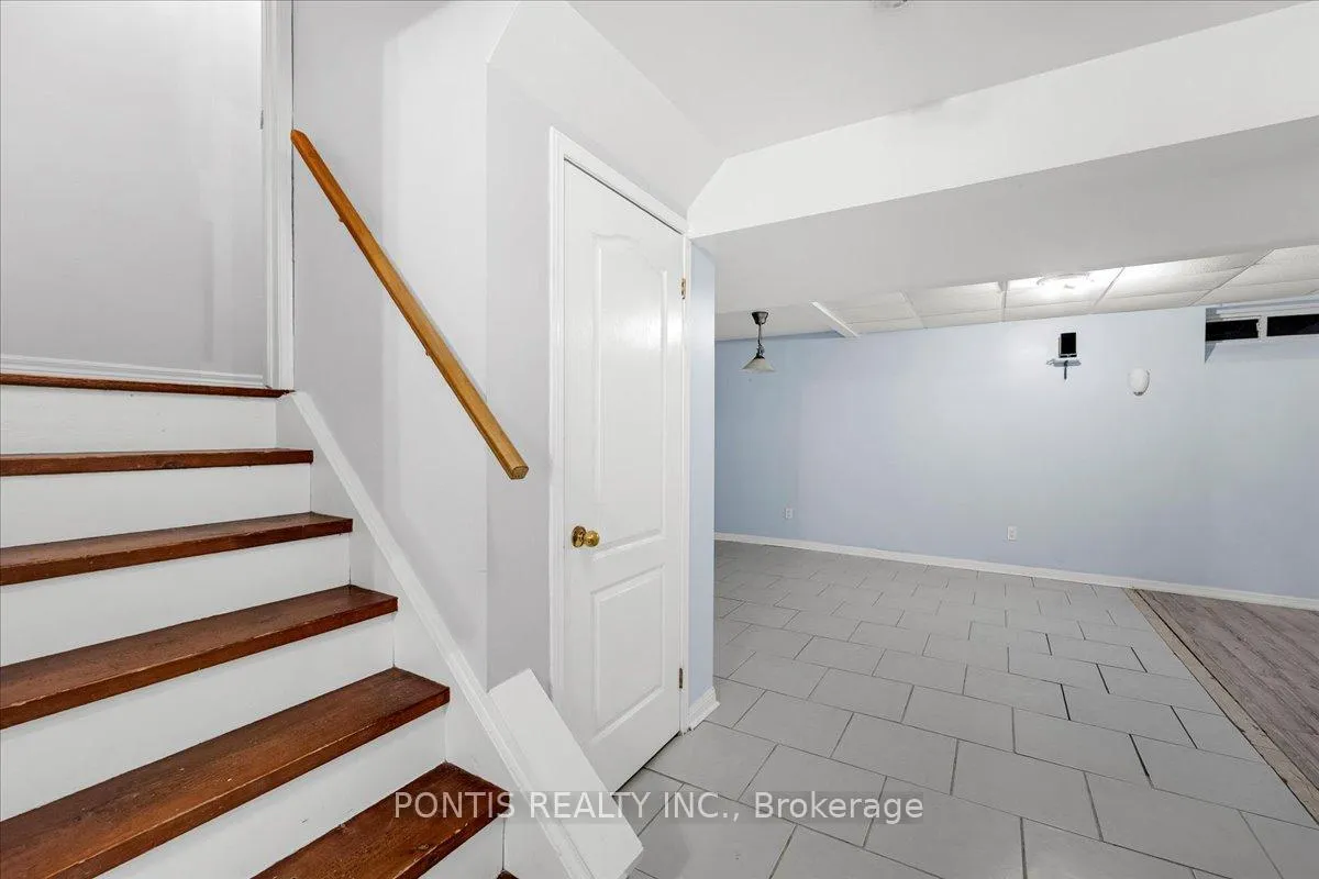 Photo 32 of 52 Emmett Circle, Brampton, Fletcher's Meadow — HOMEH