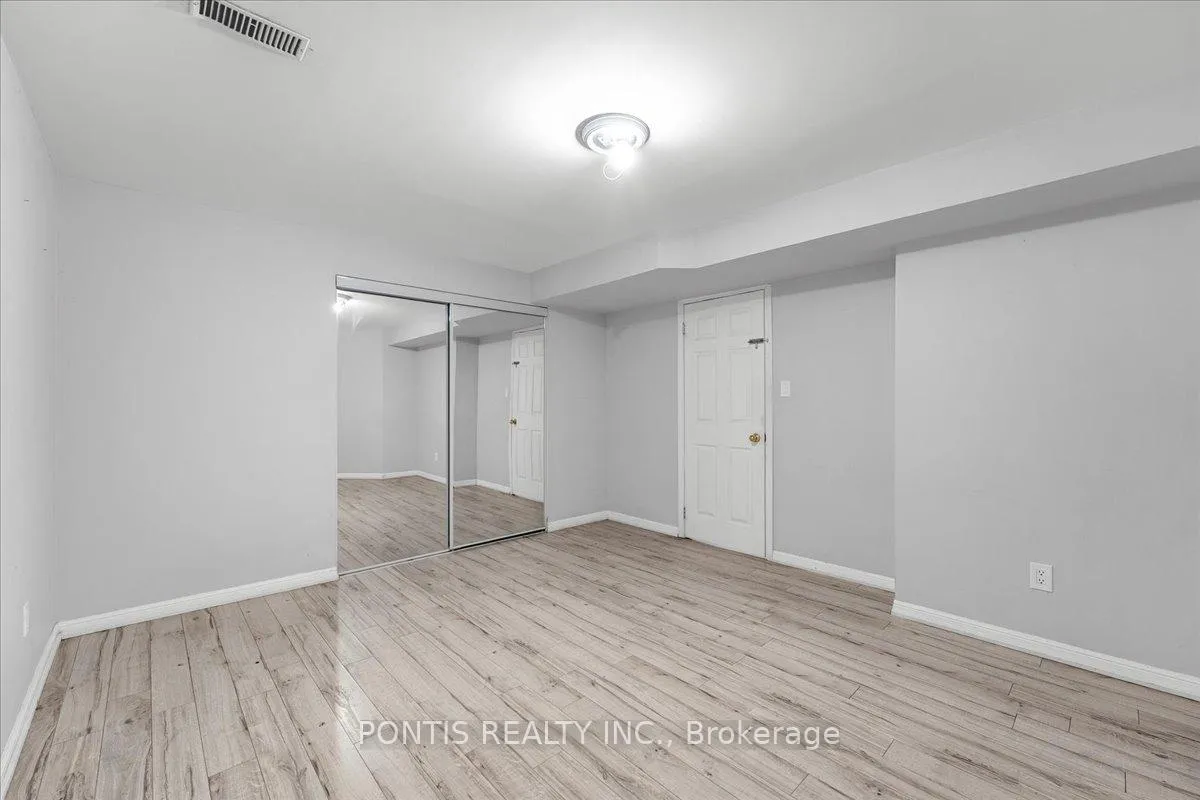Photo 37 of 52 Emmett Circle, Brampton, Fletcher's Meadow — HOMEH