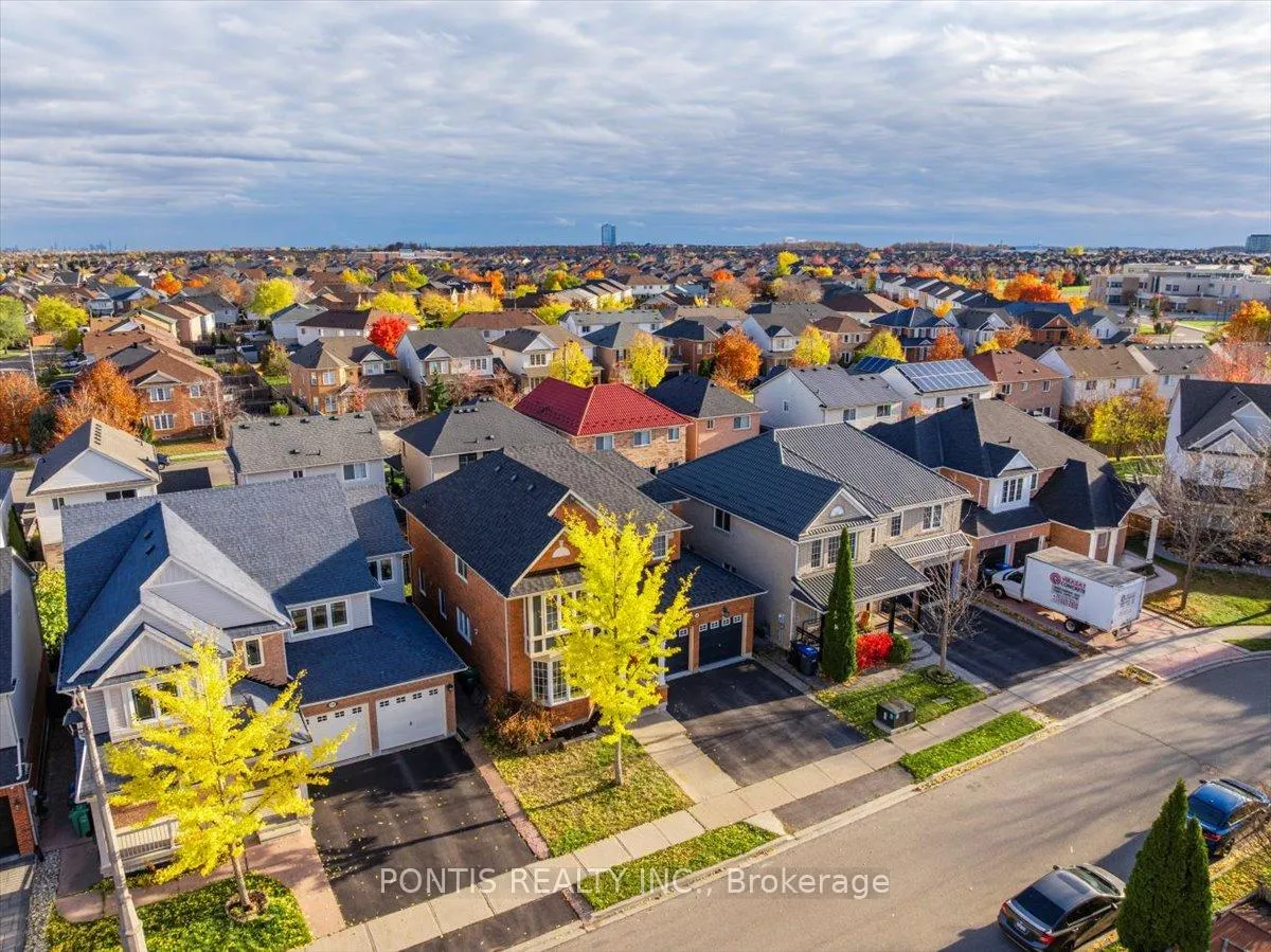 Photo 44 of 52 Emmett Circle, Brampton, Fletcher's Meadow — HOMEH