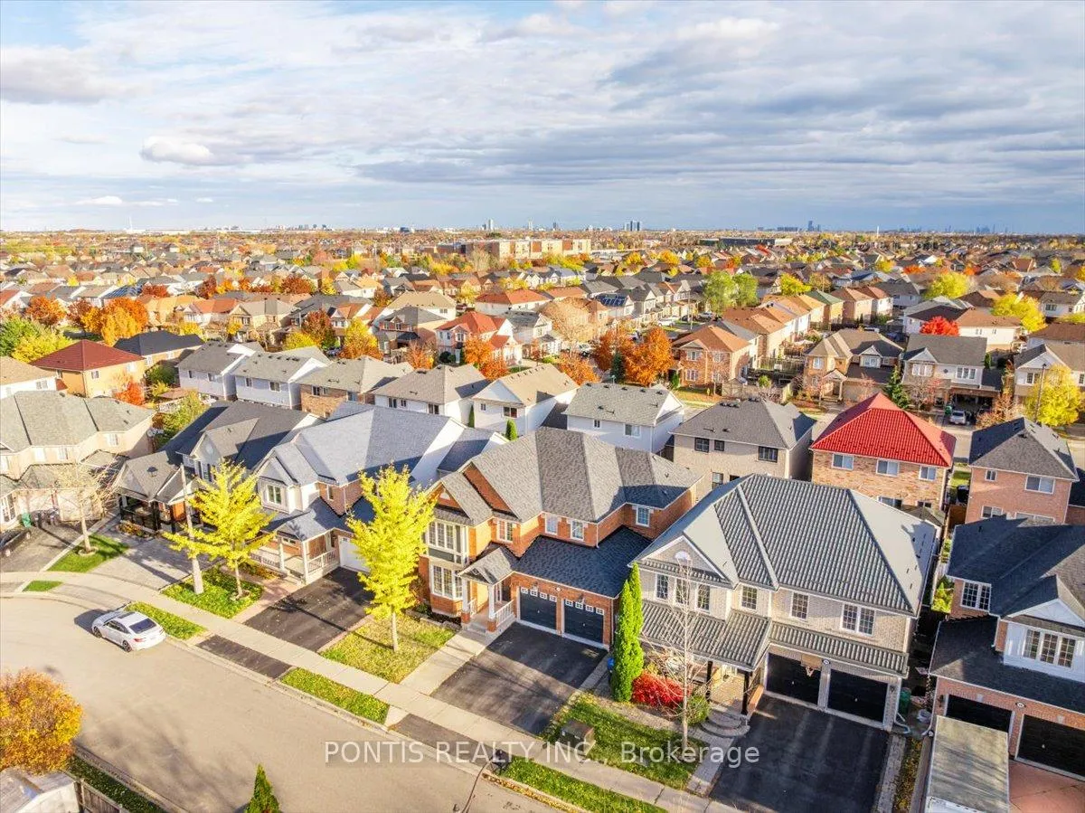 Photo 45 of 52 Emmett Circle, Brampton, Fletcher's Meadow — HOMEH