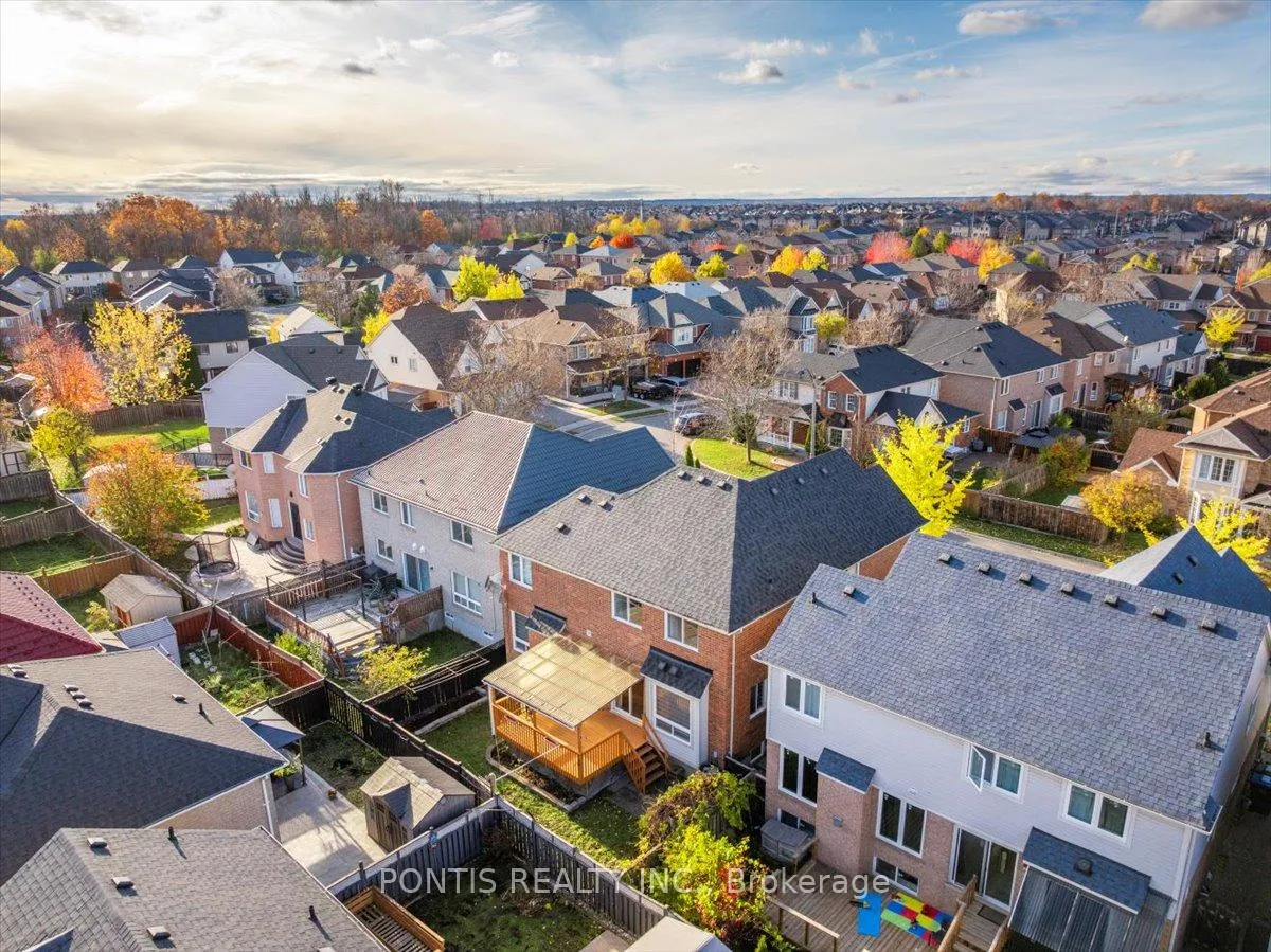 Photo 47 of 52 Emmett Circle, Brampton, Fletcher's Meadow — HOMEH