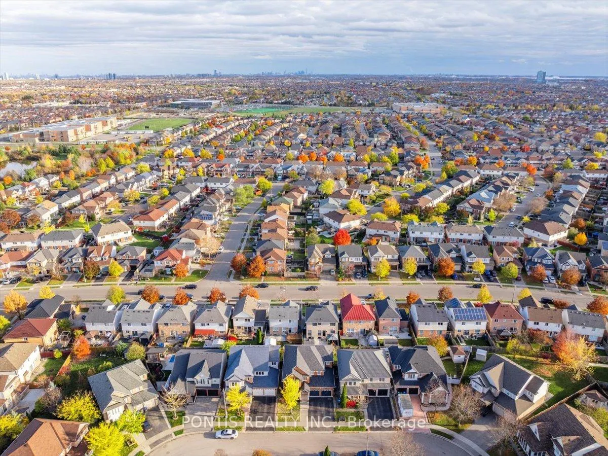 Photo 48 of 52 Emmett Circle, Brampton, Fletcher's Meadow — HOMEH