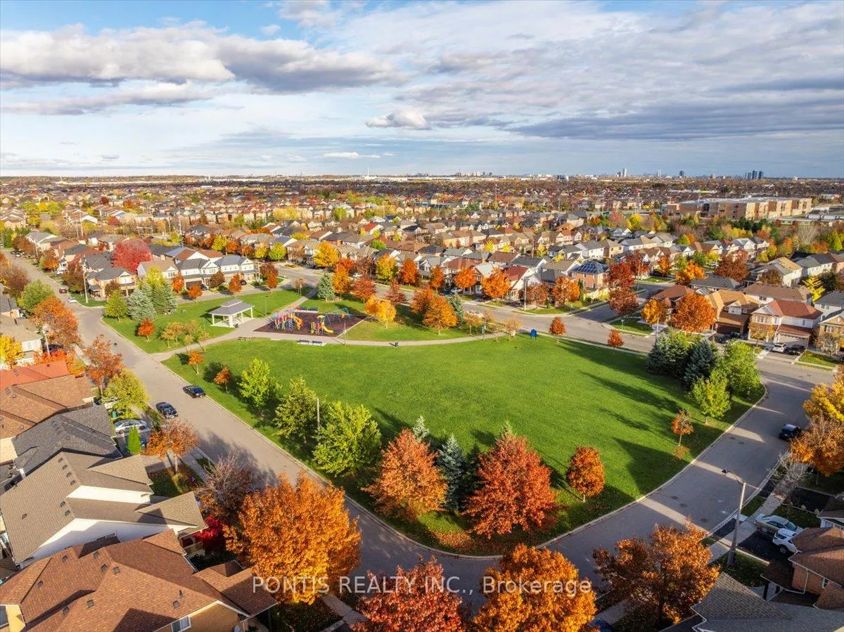 Photo 49 of 52 Emmett Circle, Brampton, Fletcher's Meadow — HOMEH