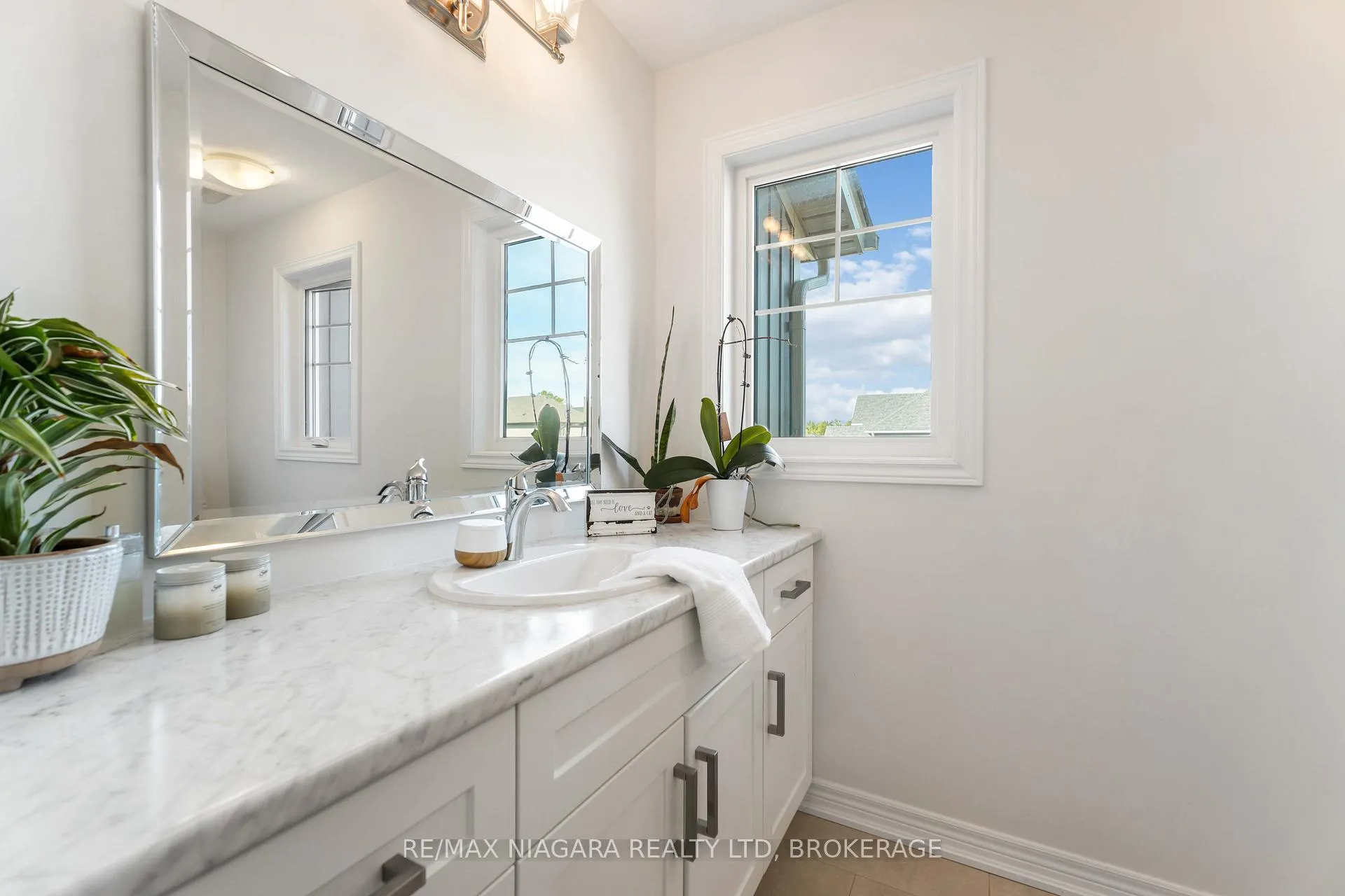 Photo 15 of 21 Lamb Crescent, Thorold, Hurricane/Merrittville — HOMEH