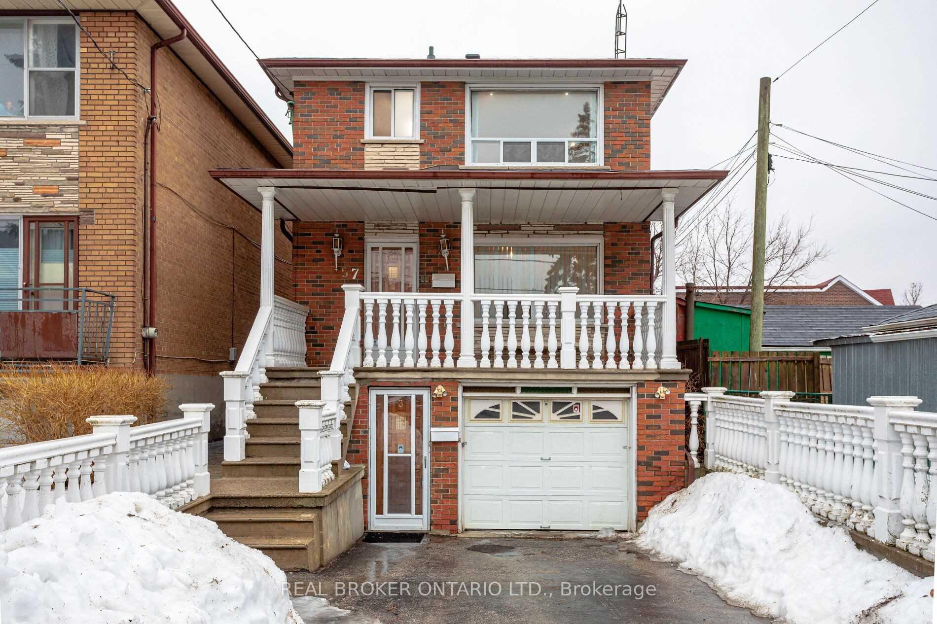 Front of Unit L-Front, 57 Lanark Avenue