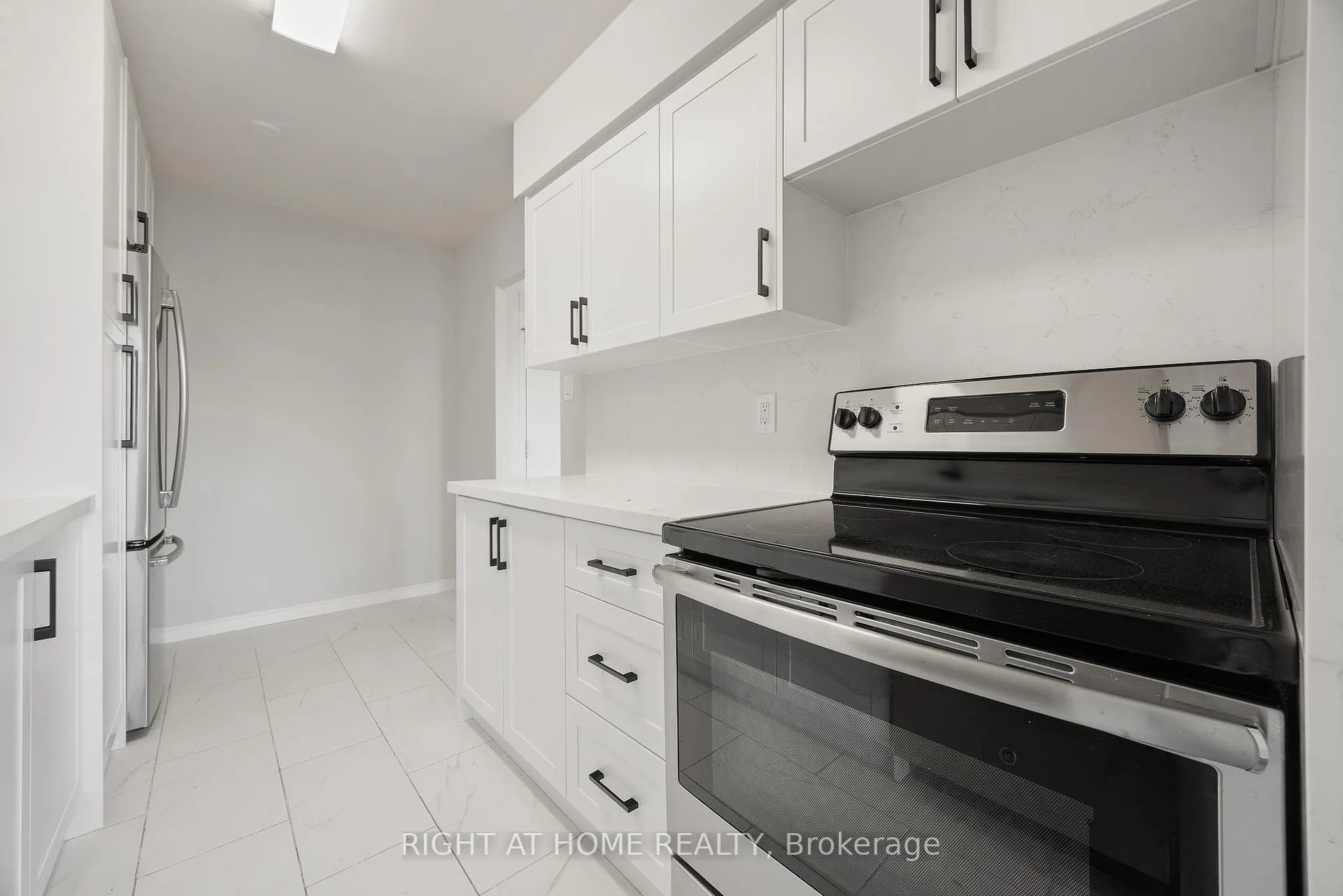 Photo 8 of Unit 808, 1966 Main Street W, Hamilton, Ainslie Wood — HOMEH