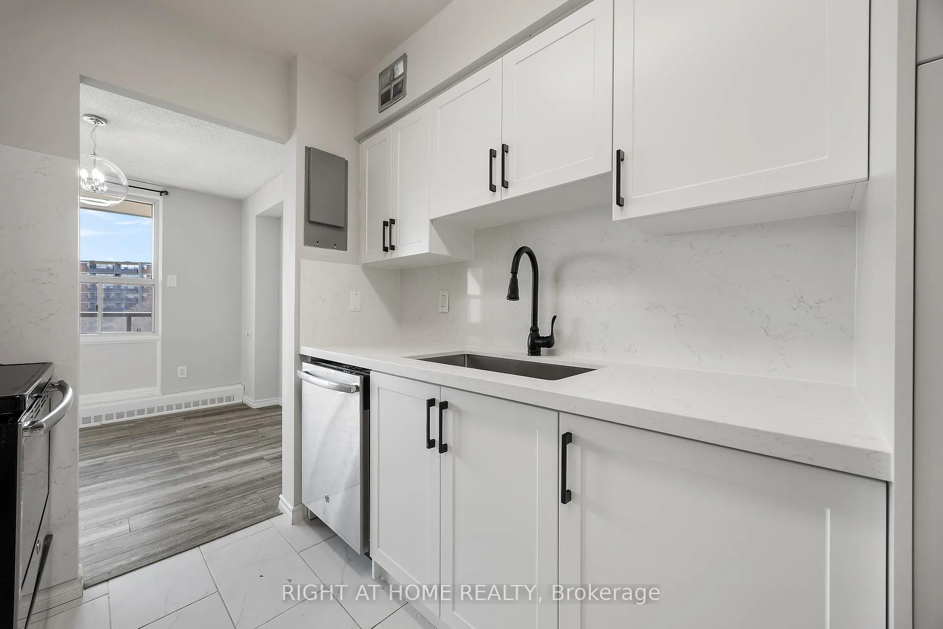 Photo 10 of Unit 808, 1966 Main Street W, Hamilton, Ainslie Wood — HOMEH