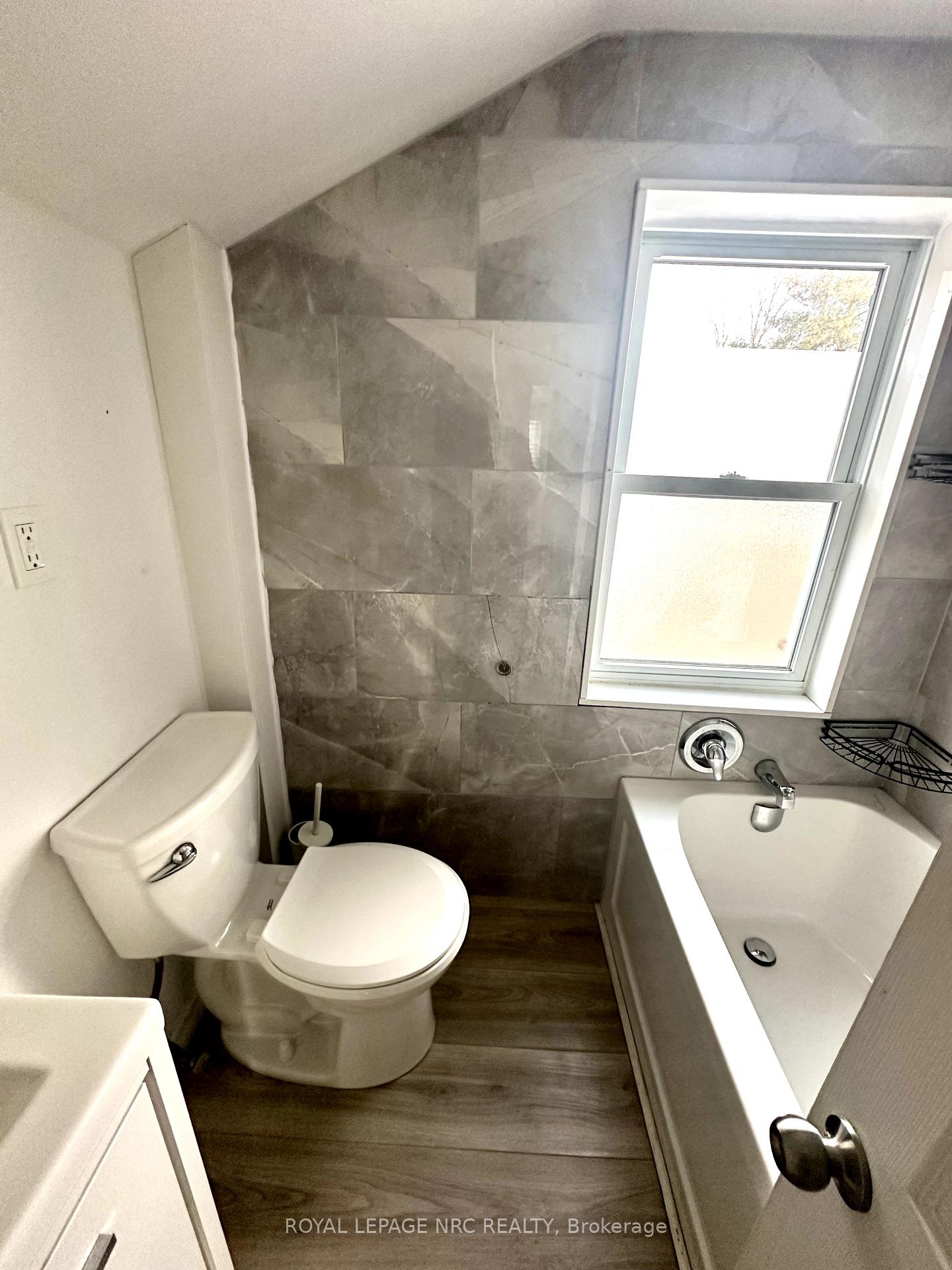 Photo 21 of 2292 Centre Street, Thorold, Port Robinson — HOMEH