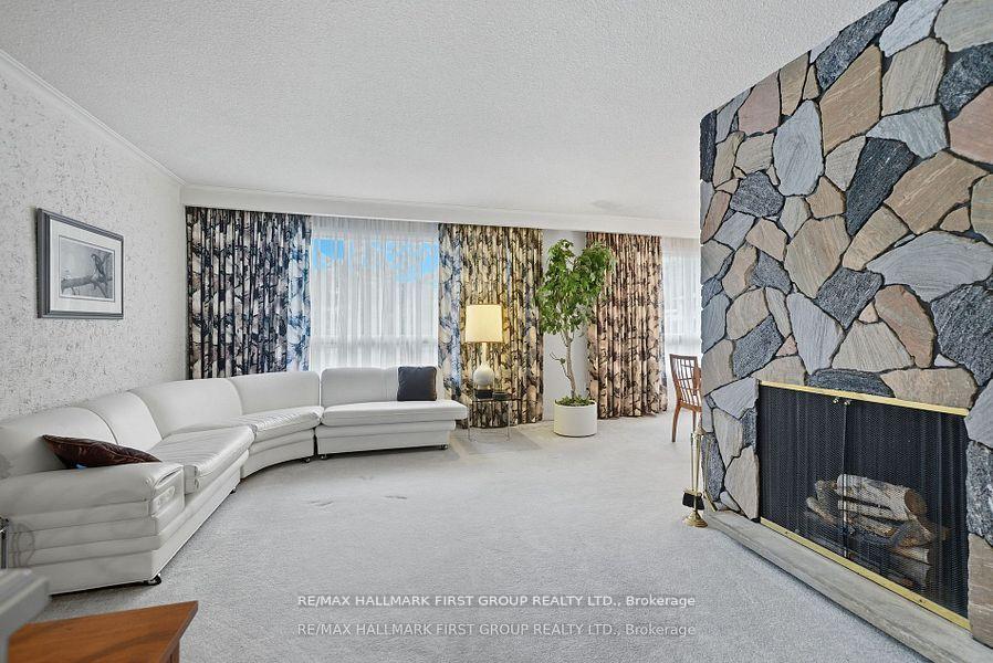 Photo 11 of 6 Windover Drive, Scarborough, Woburn — HOMEH