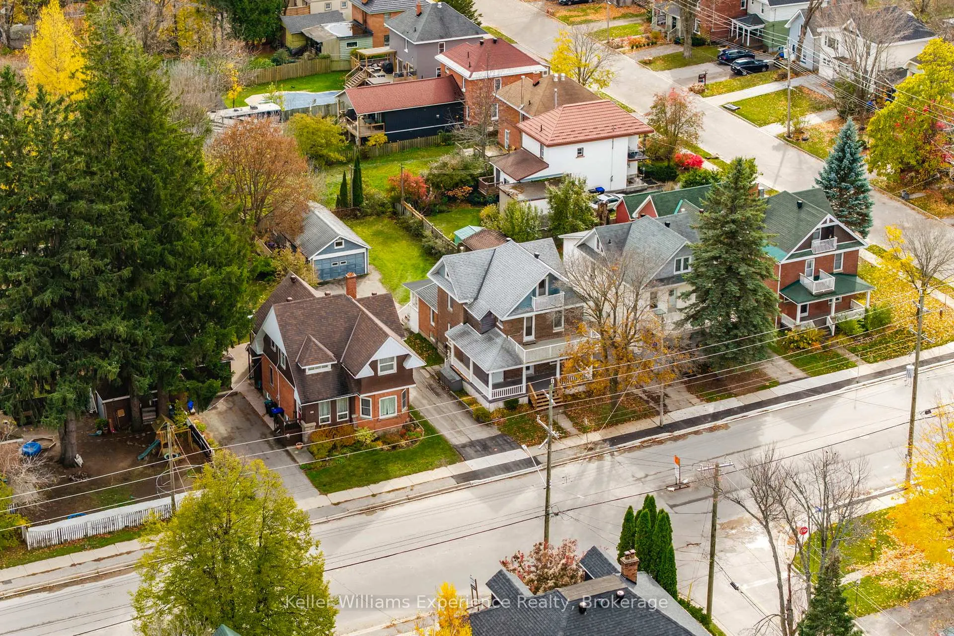 Photo 2 of 565 Yonge Street, Midland — HOMEH