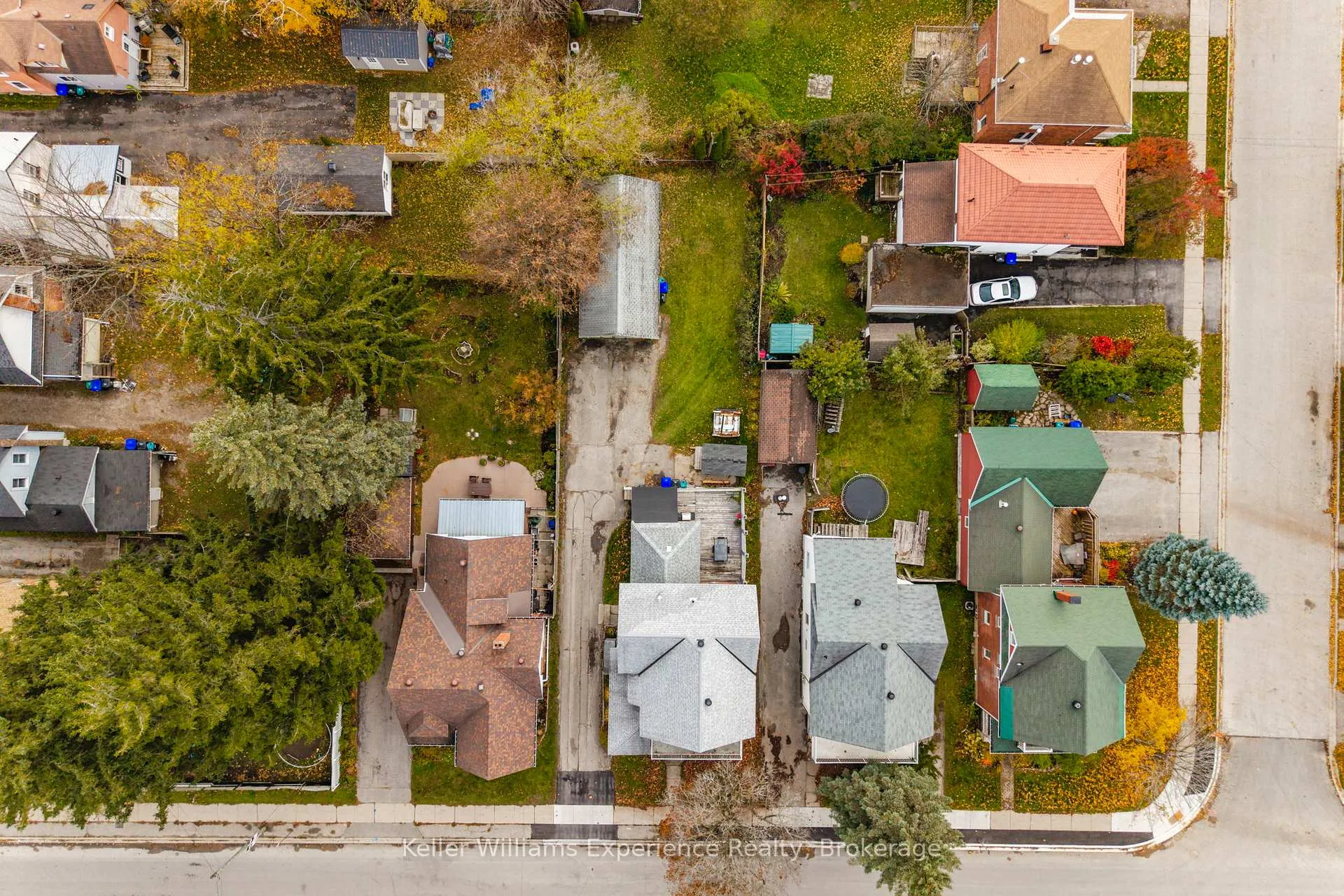 Photo 3 of 565 Yonge Street, Midland — HOMEH