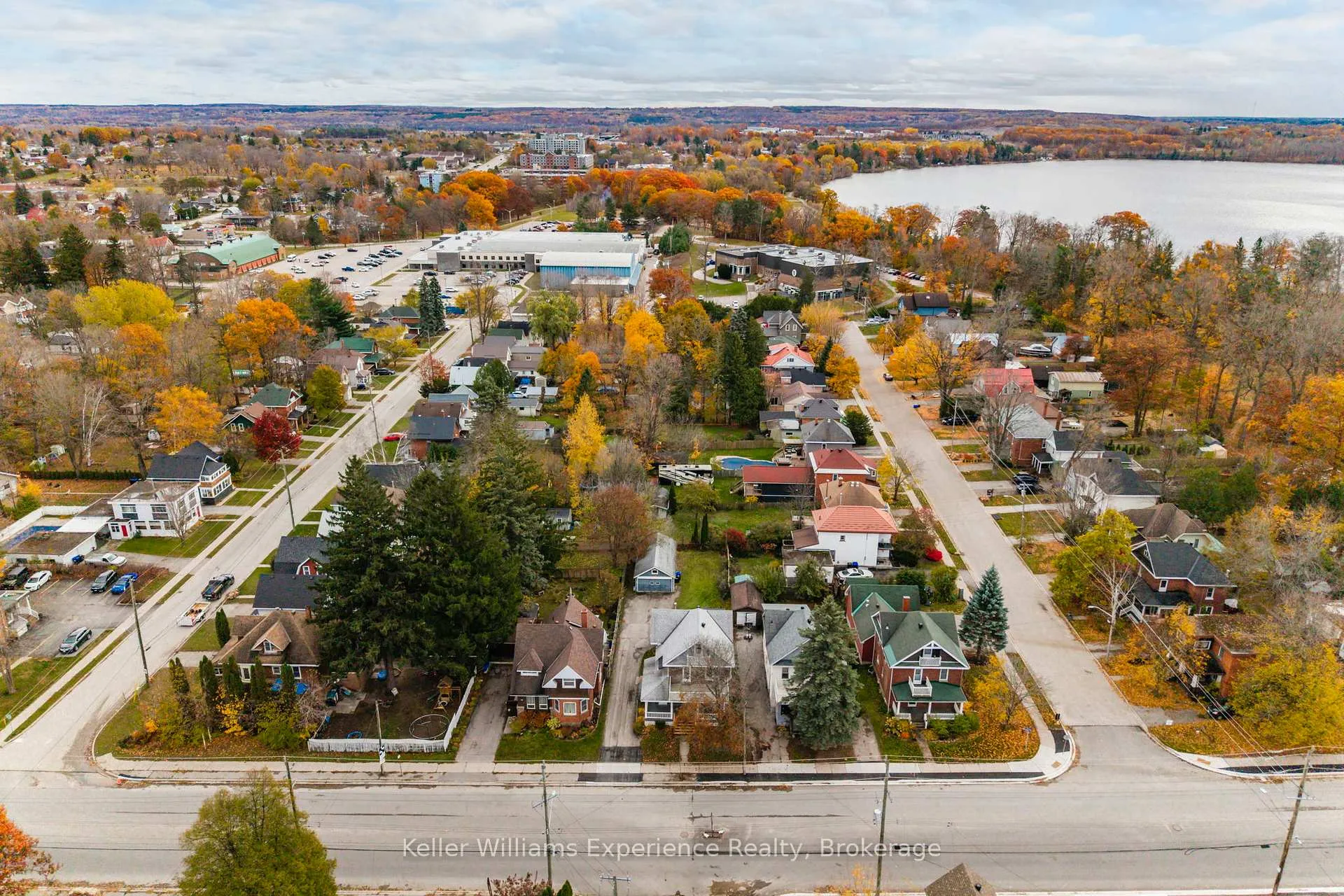 Photo 4 of 565 Yonge Street, Midland — HOMEH