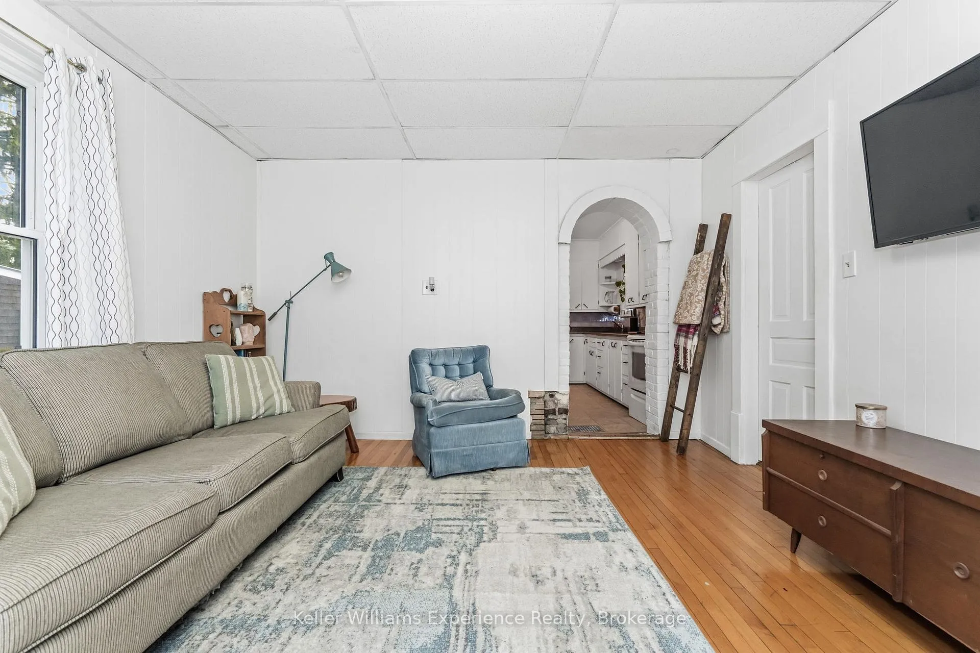 Photo 8 of 565 Yonge Street, Midland — HOMEH