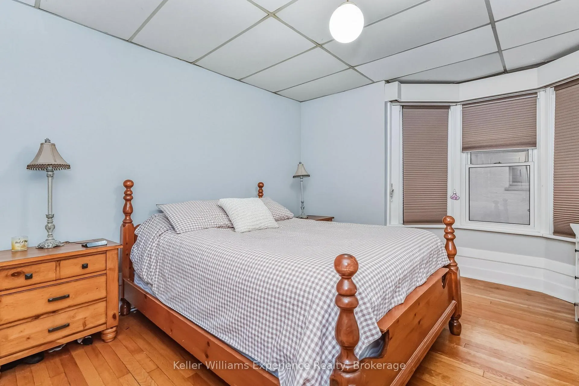 Photo 9 of 565 Yonge Street, Midland — HOMEH