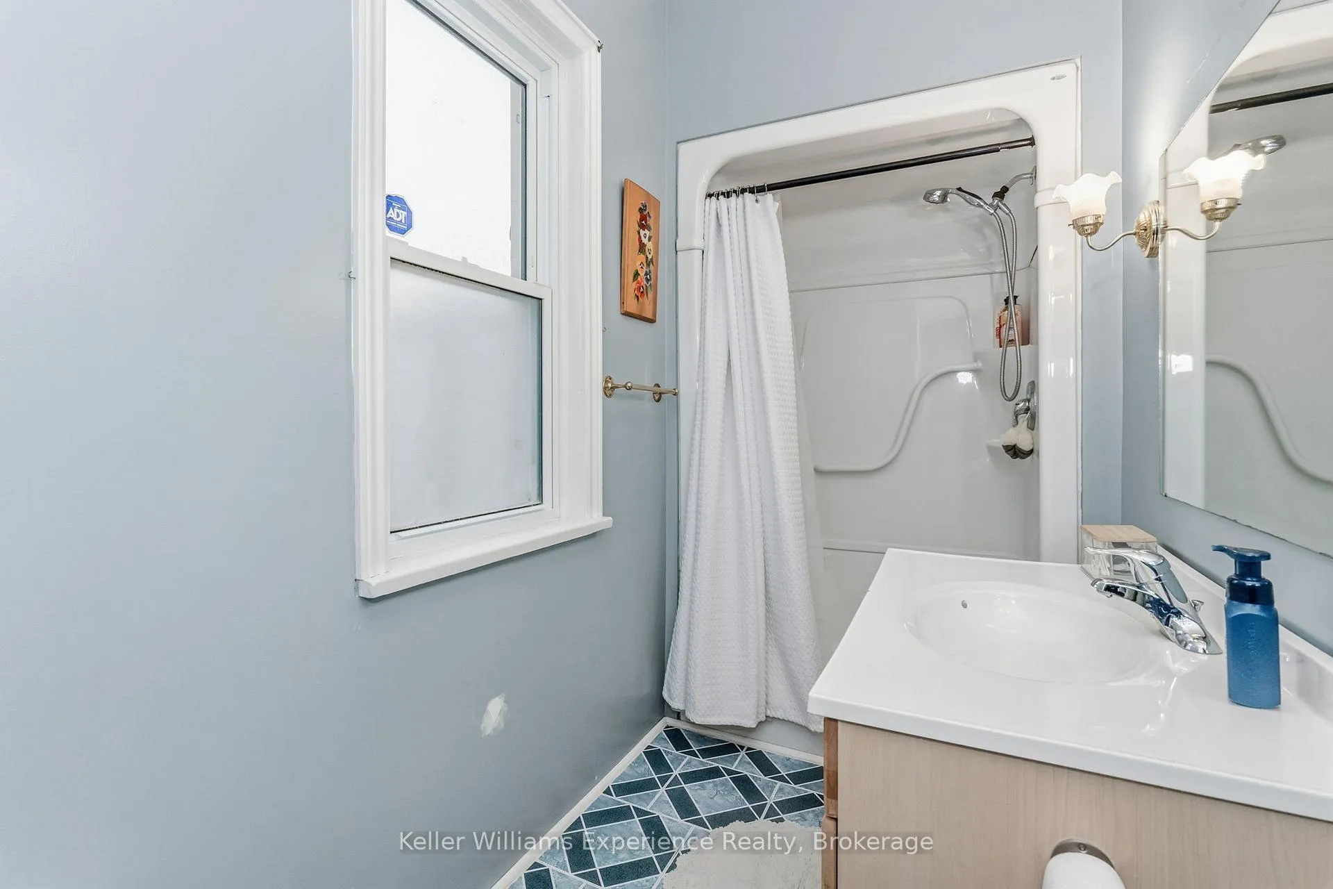 Photo 11 of 565 Yonge Street, Midland — HOMEH