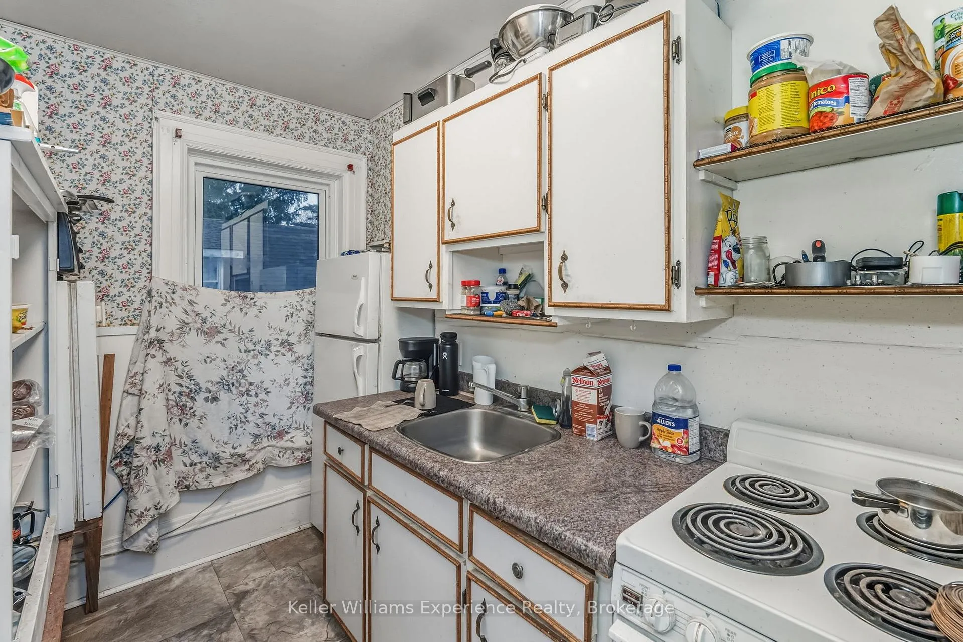 Photo 12 of 565 Yonge Street, Midland — HOMEH