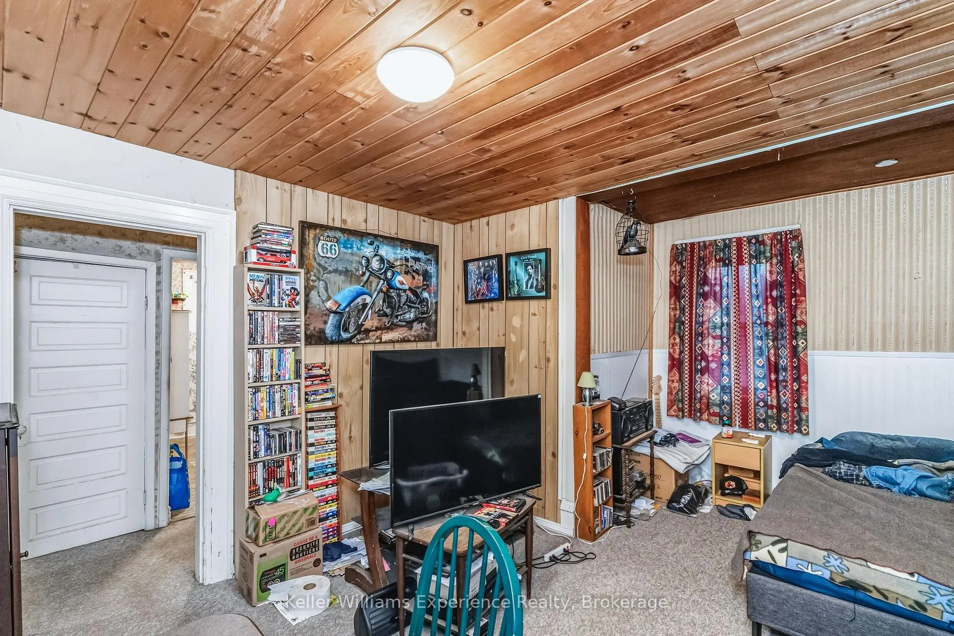 Photo 13 of 565 Yonge Street, Midland — HOMEH