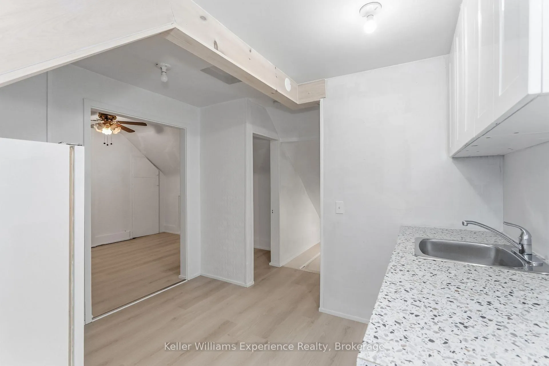 Photo 16 of 565 Yonge Street, Midland — HOMEH