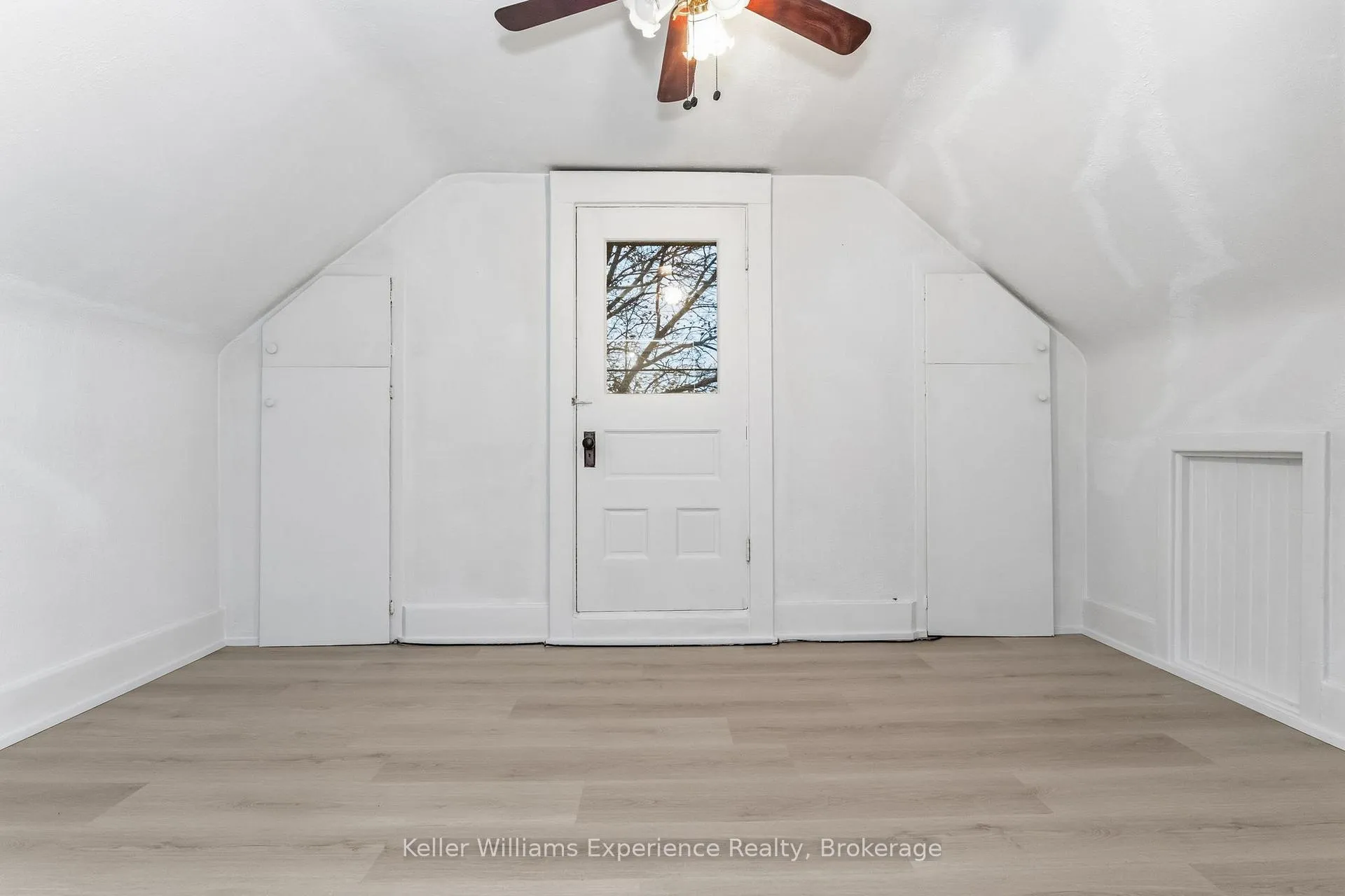 Photo 17 of 565 Yonge Street, Midland — HOMEH
