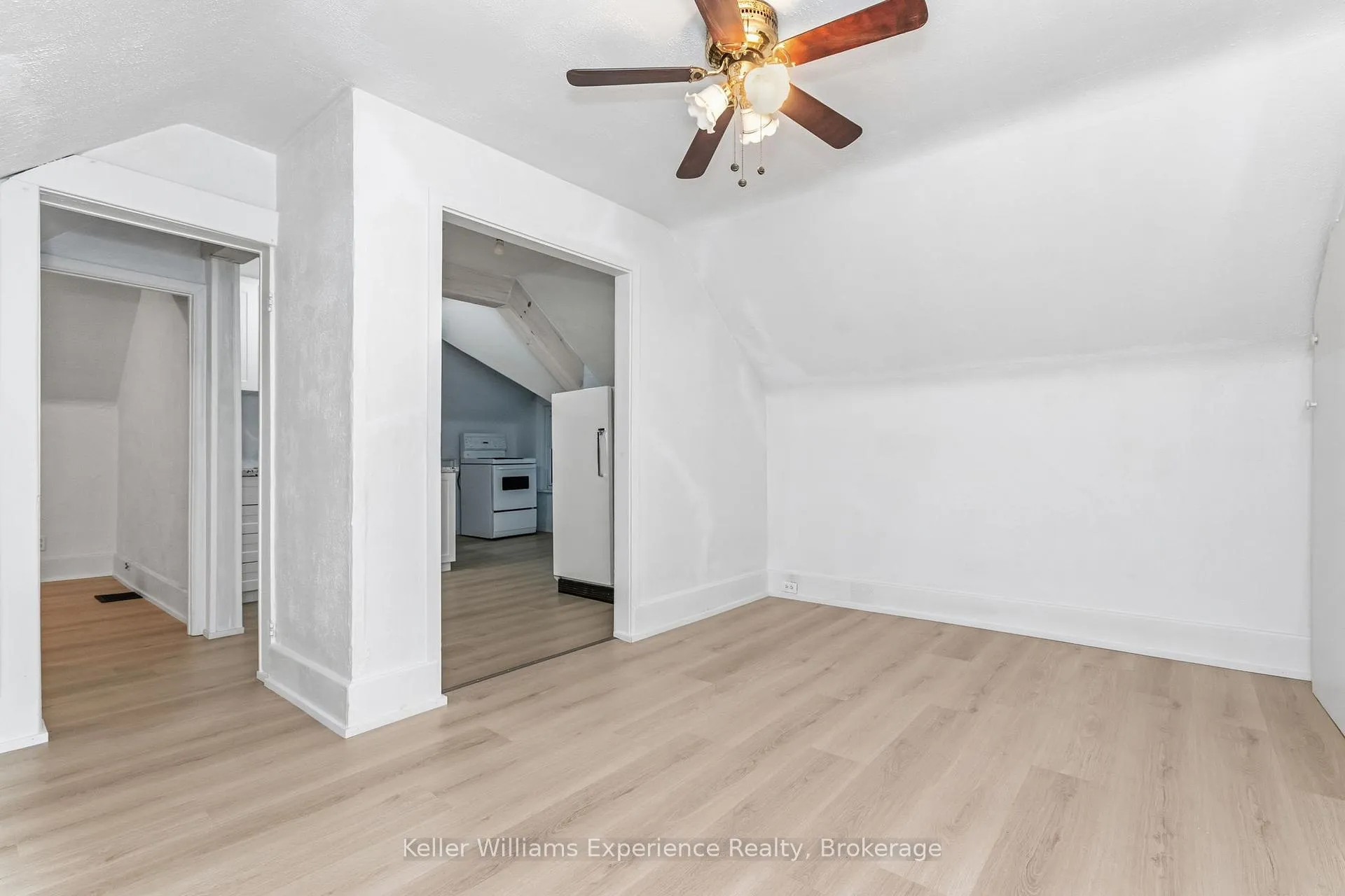 Photo 18 of 565 Yonge Street, Midland — HOMEH