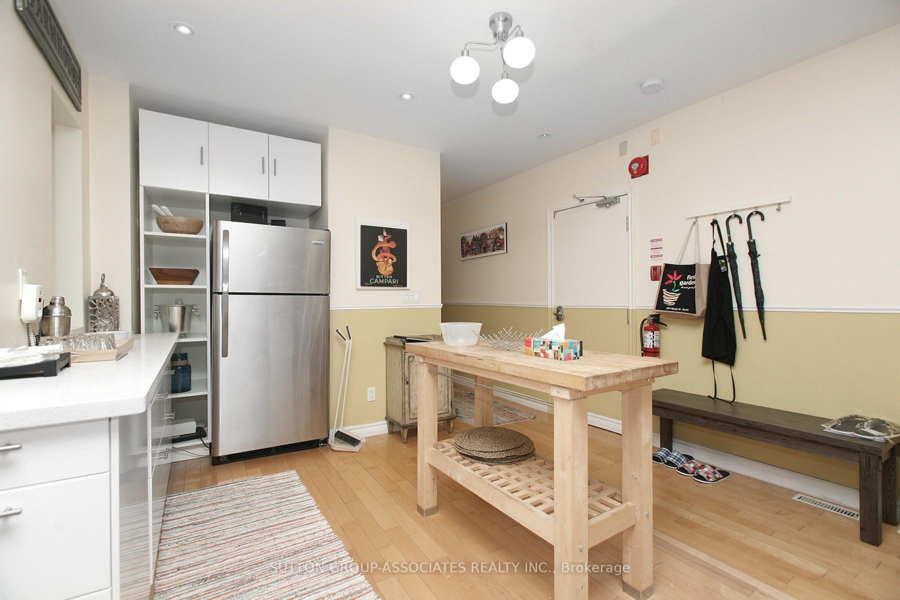 Photo 2 of Unit Unit 1, 478 Bloor Street, Toronto, The Annex — HOMEH
