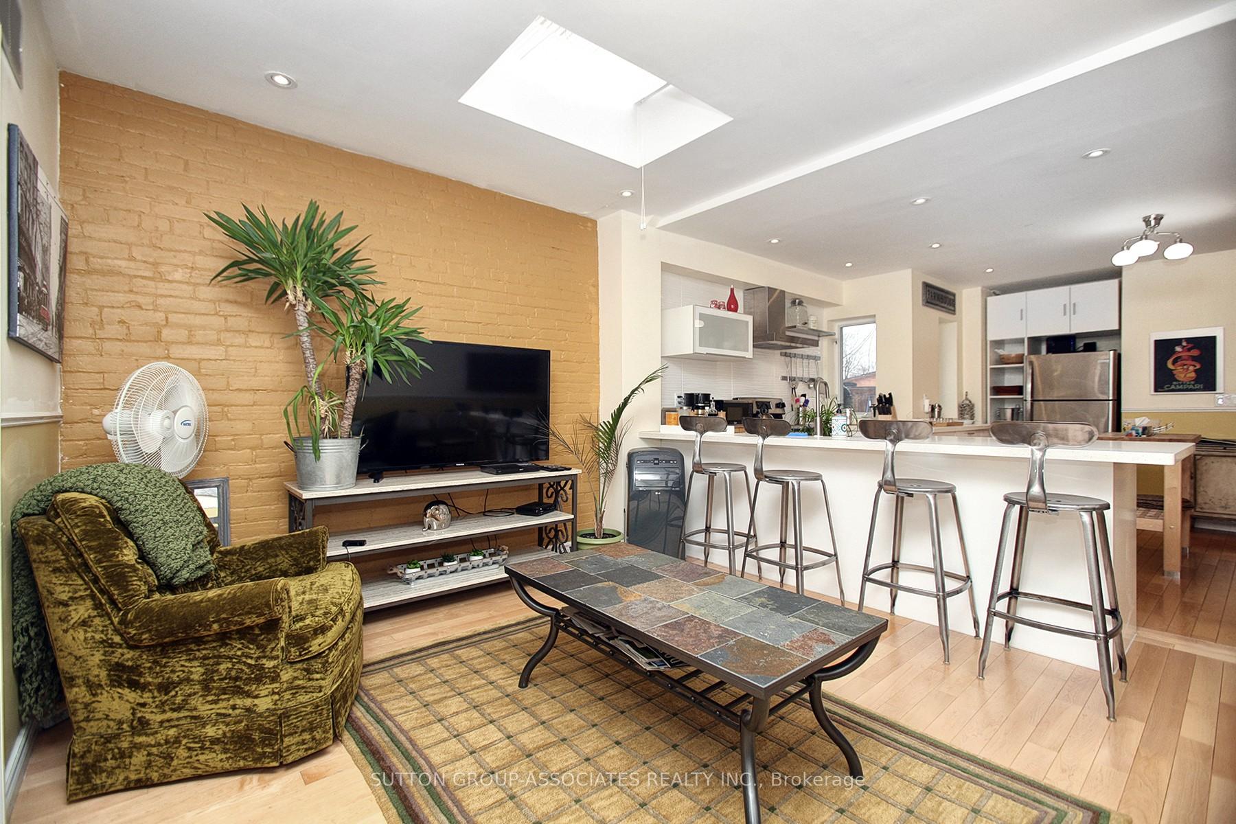 Photo 5 of Unit Unit 1, 478 Bloor Street, Toronto, The Annex — HOMEH