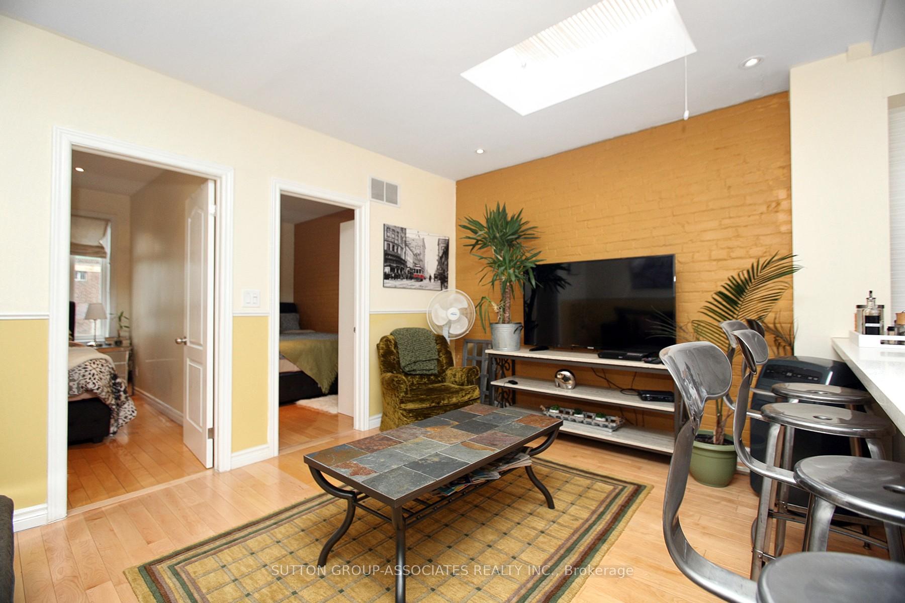 Photo 6 of Unit Unit 1, 478 Bloor Street, Toronto, The Annex — HOMEH