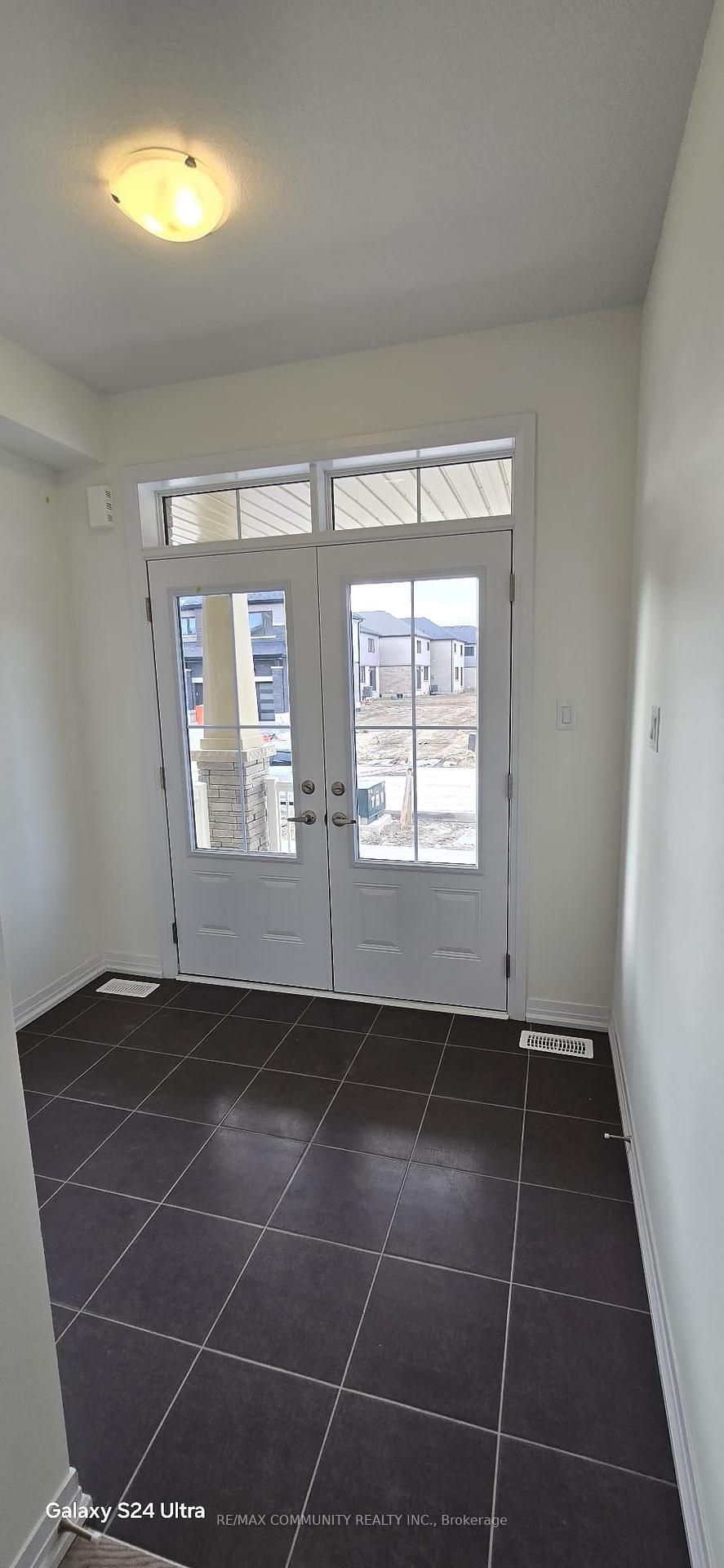 Photo 5 of 12 Heritage Way, Thorold, Rolling Meadows — HOMEH