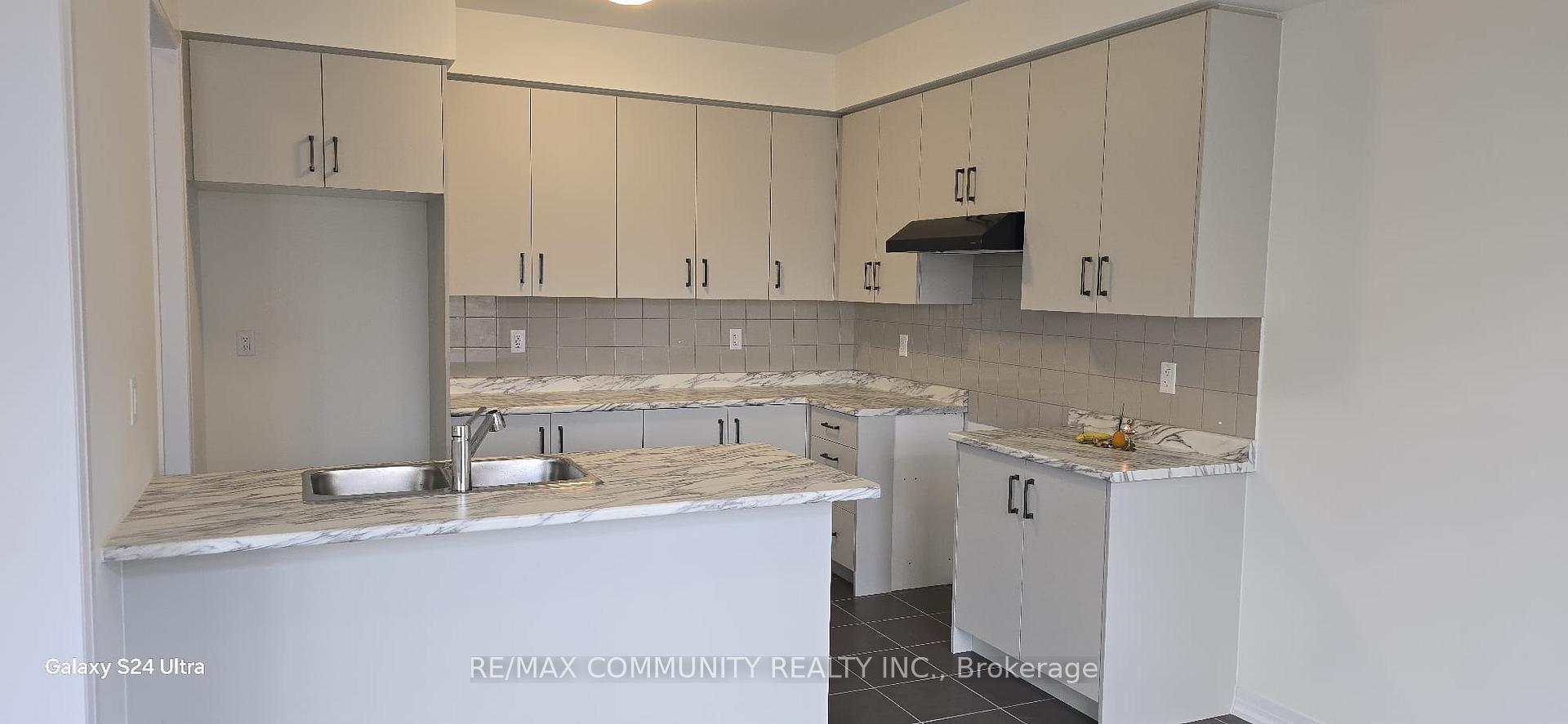 Photo 8 of 12 Heritage Way, Thorold, Rolling Meadows — HOMEH