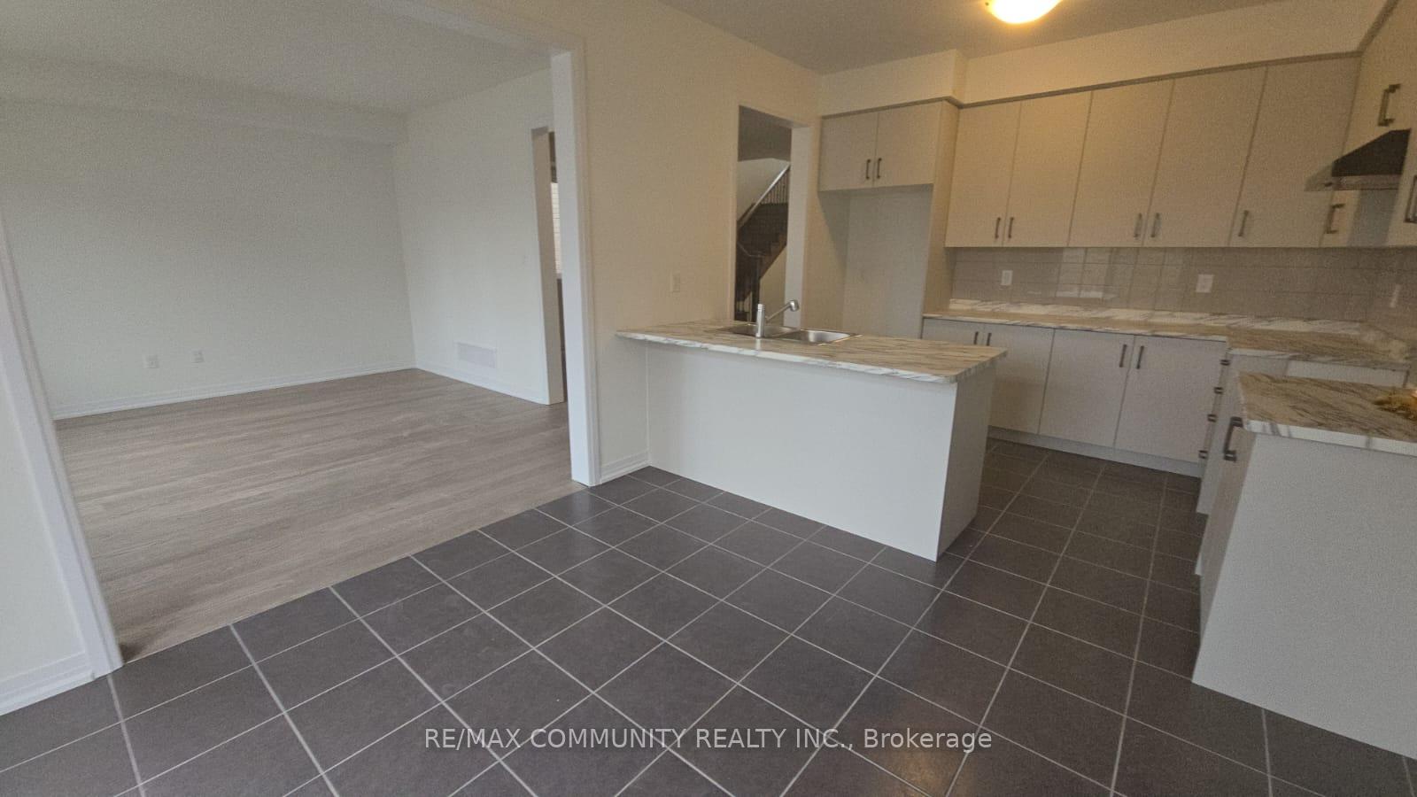 Photo 9 of 12 Heritage Way, Thorold, Rolling Meadows — HOMEH