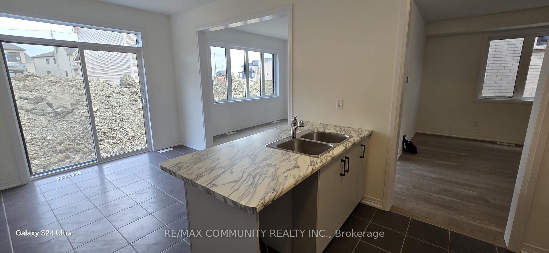 Photo 10 of 12 Heritage Way, Thorold, Rolling Meadows — HOMEH