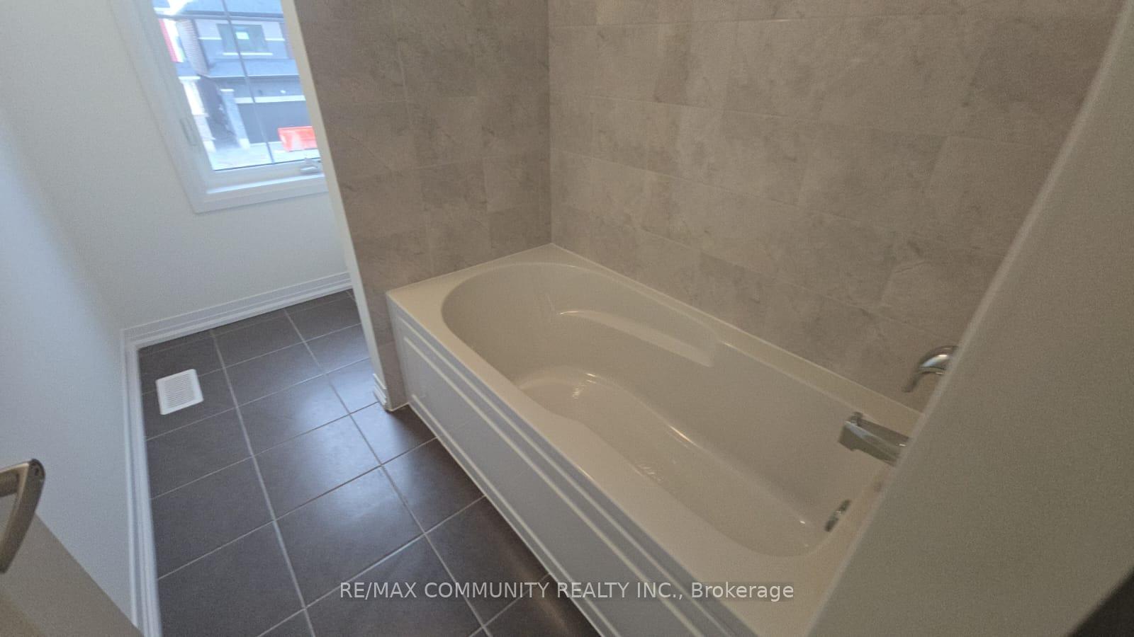Photo 23 of 12 Heritage Way, Thorold, Rolling Meadows — HOMEH