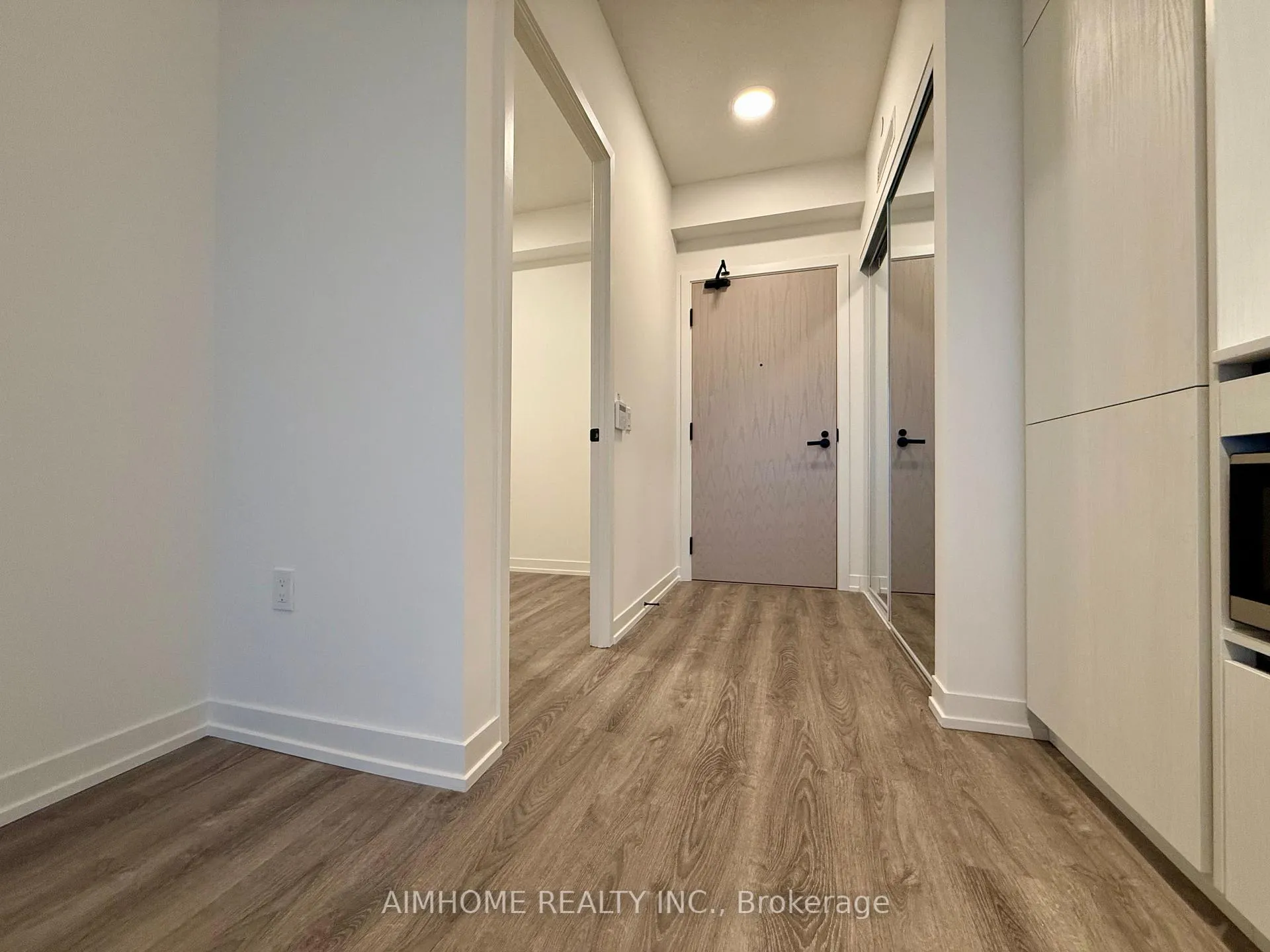 Photo 2 of Unit 2911, 8 Interchange Way, Vaughan, Vaughan Corporate Centre — HOMEH