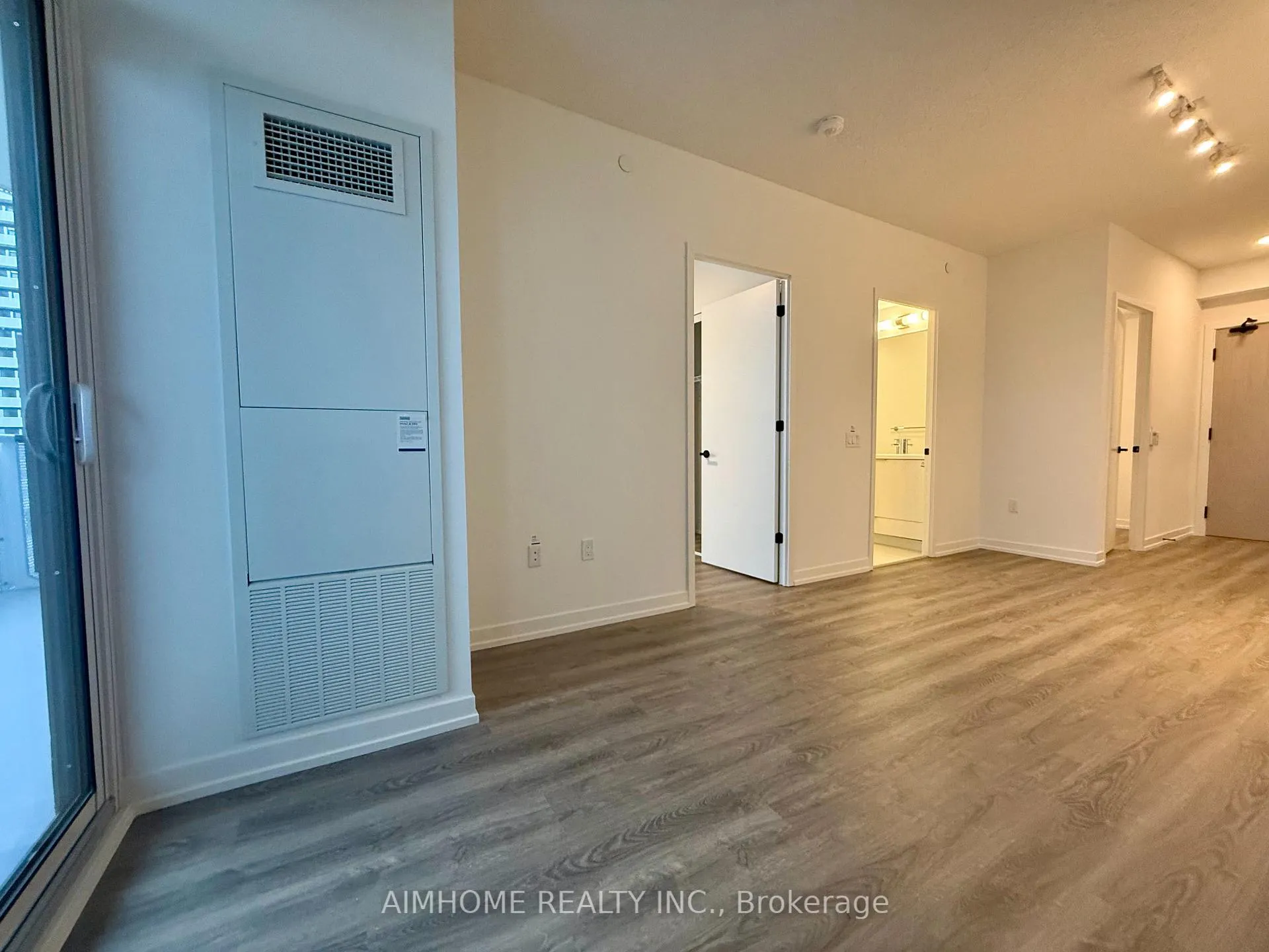 Photo 7 of Unit 2911, 8 Interchange Way, Vaughan, Vaughan Corporate Centre — HOMEH