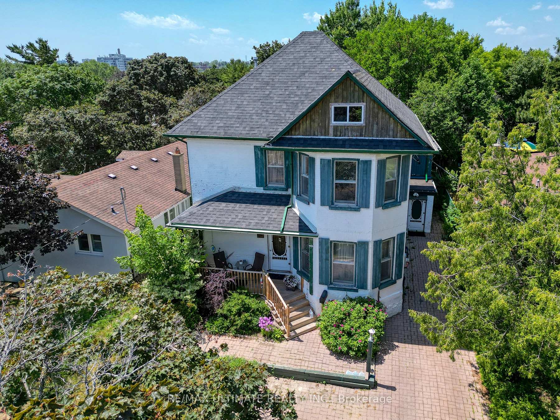 Front of 544 Bellamy Road N