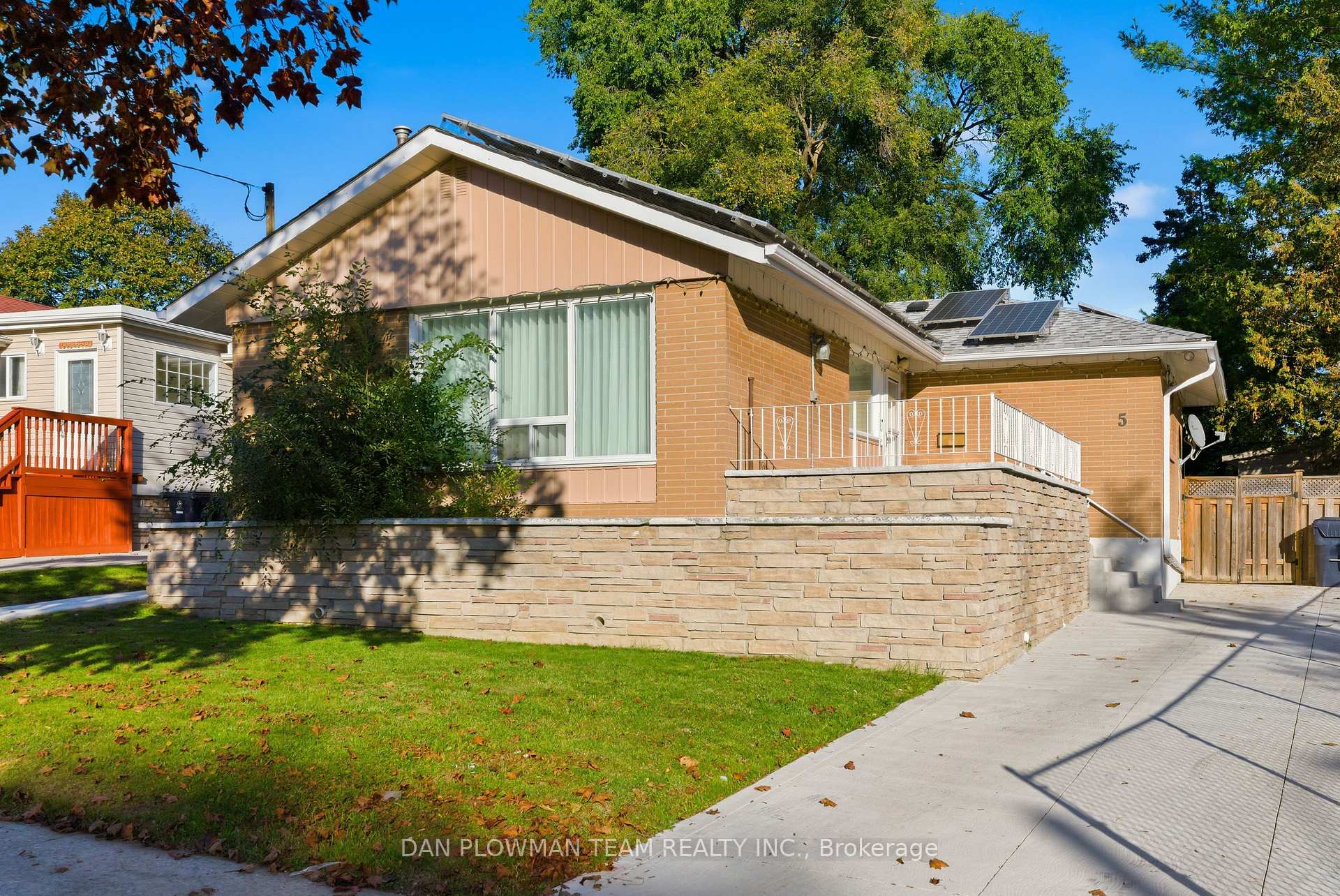 Photo 1 of 5 Lakeland Crescent, Scarborough, Woburn — HOMEH