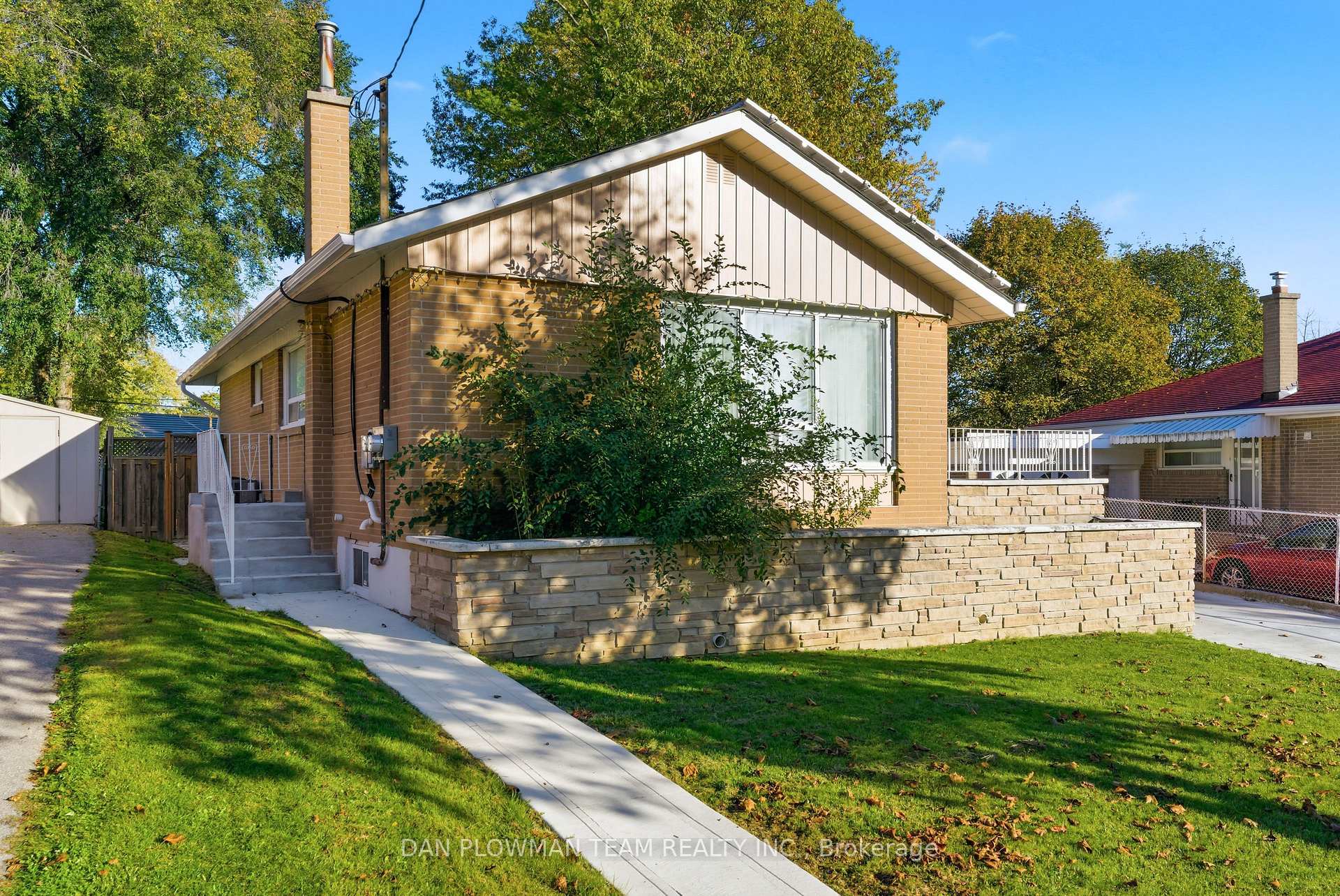 Photo 3 of 5 Lakeland Crescent, Scarborough, Woburn — HOMEH