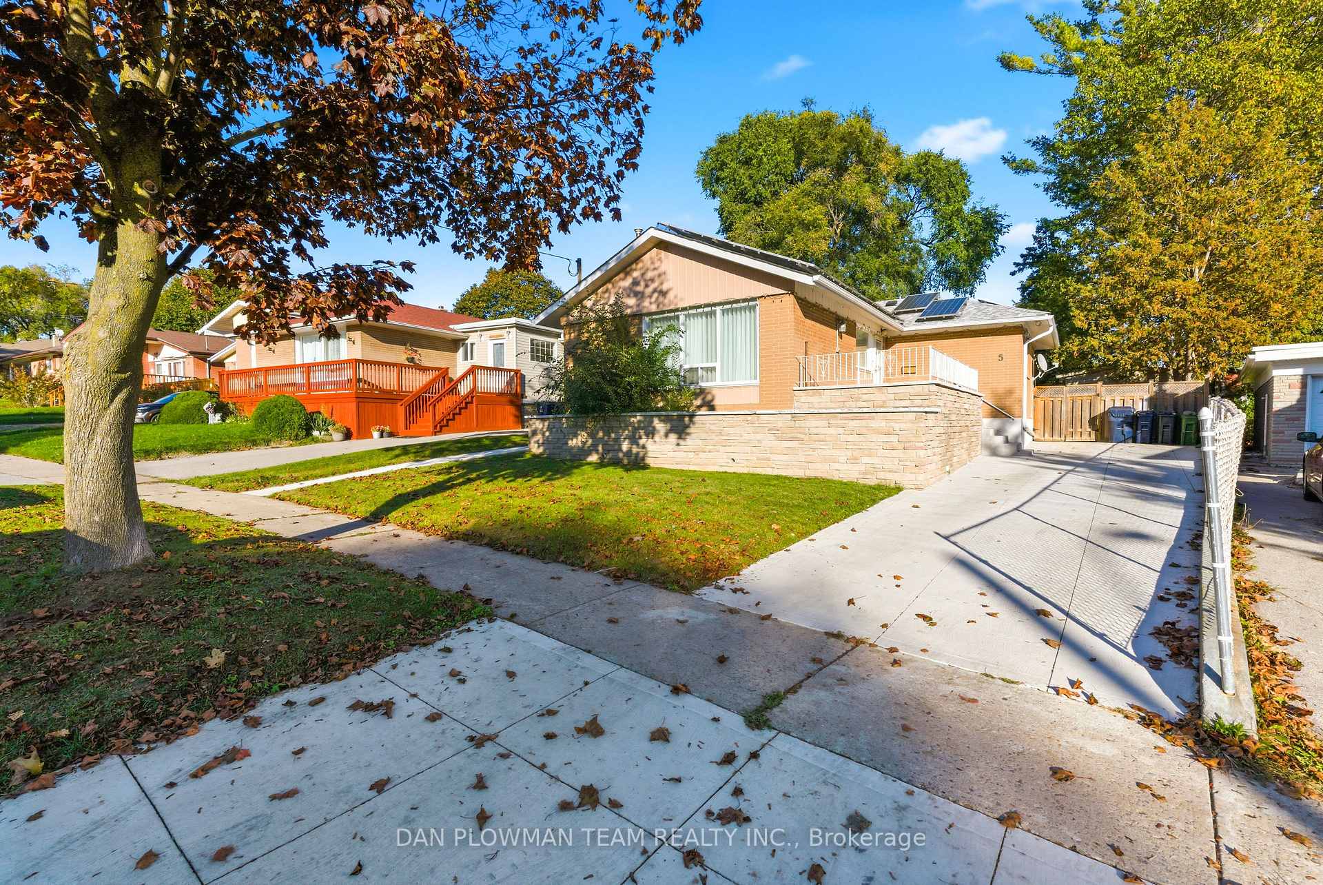 Photo 4 of 5 Lakeland Crescent, Scarborough, Woburn — HOMEH
