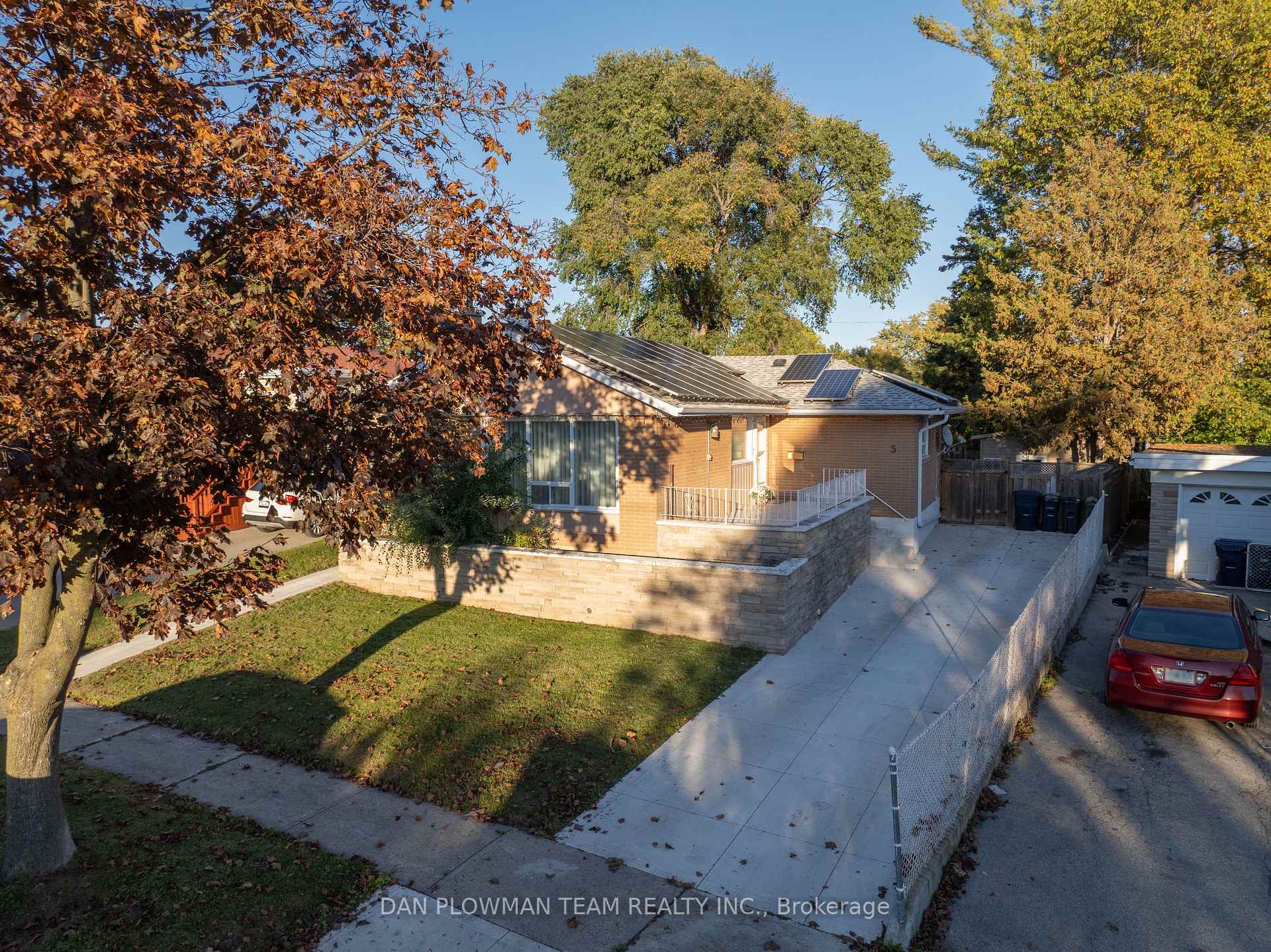 Photo 6 of 5 Lakeland Crescent, Scarborough, Woburn — HOMEH
