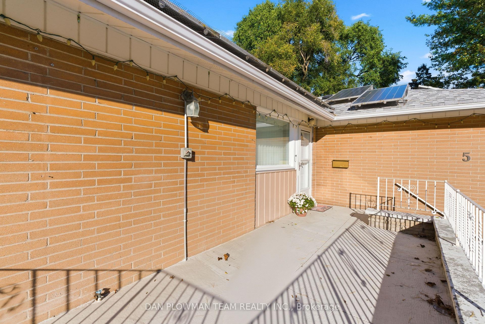 Photo 8 of 5 Lakeland Crescent, Scarborough, Woburn — HOMEH