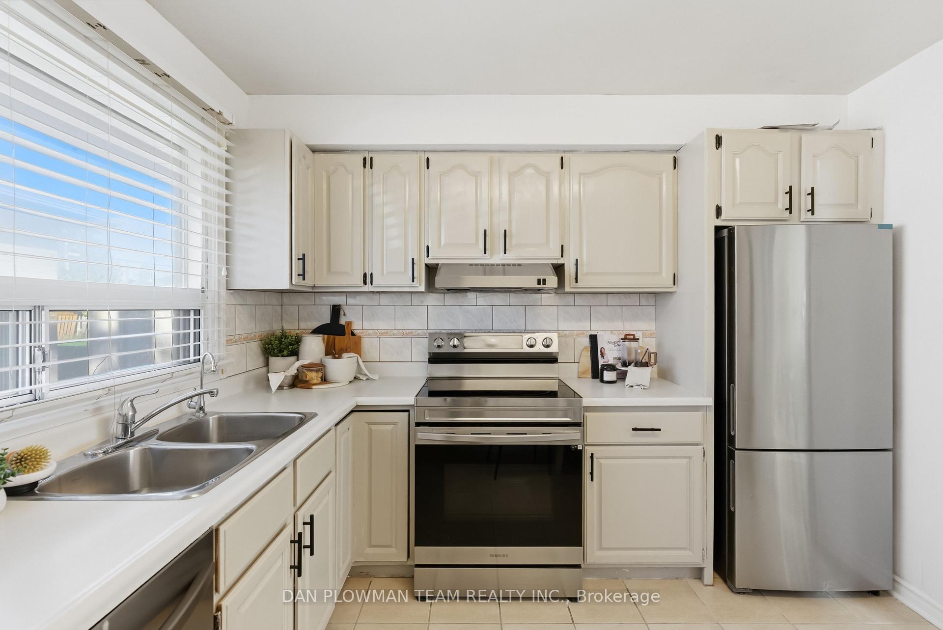 Photo 11 of 5 Lakeland Crescent, Scarborough, Woburn — HOMEH