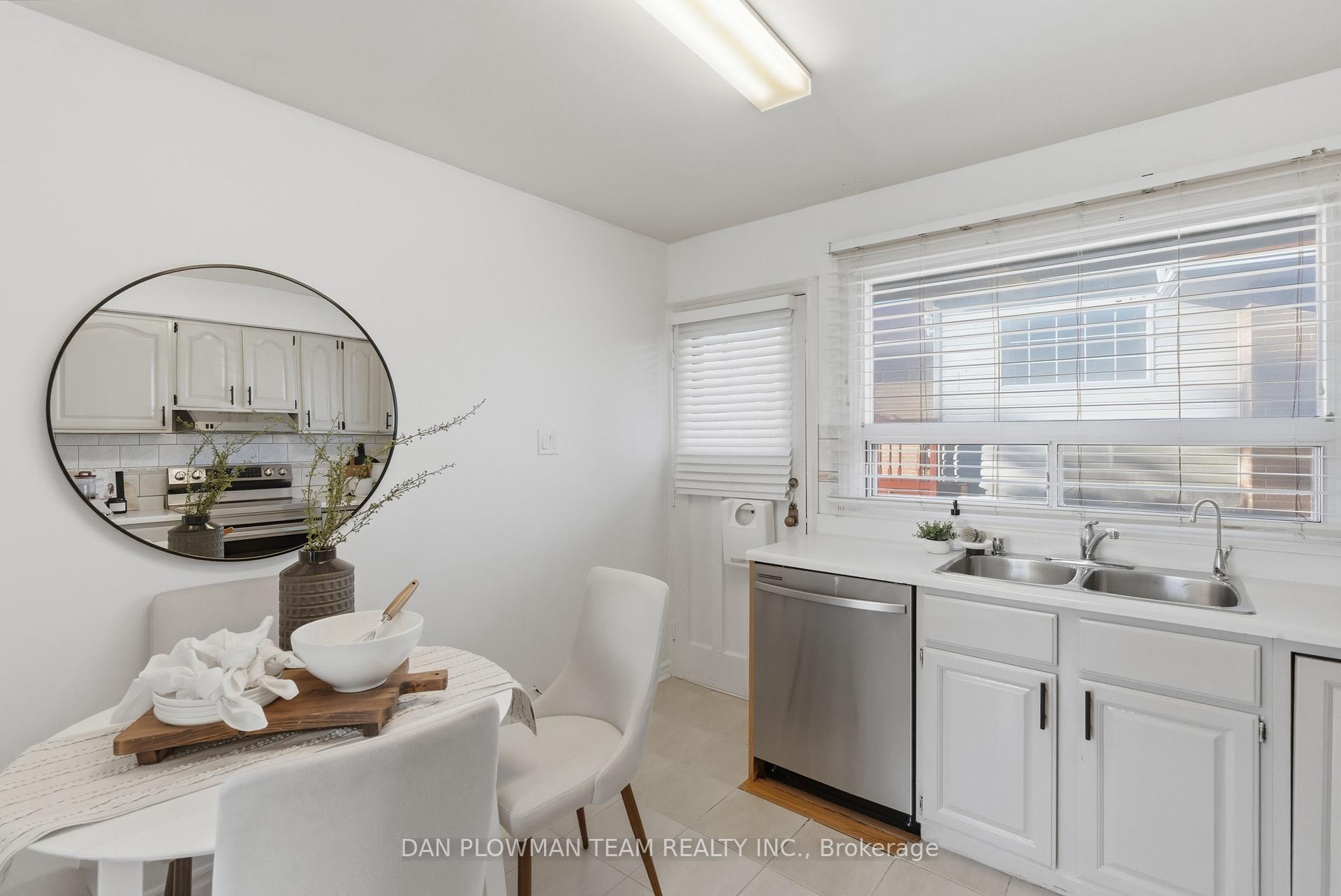 Photo 13 of 5 Lakeland Crescent, Scarborough, Woburn — HOMEH