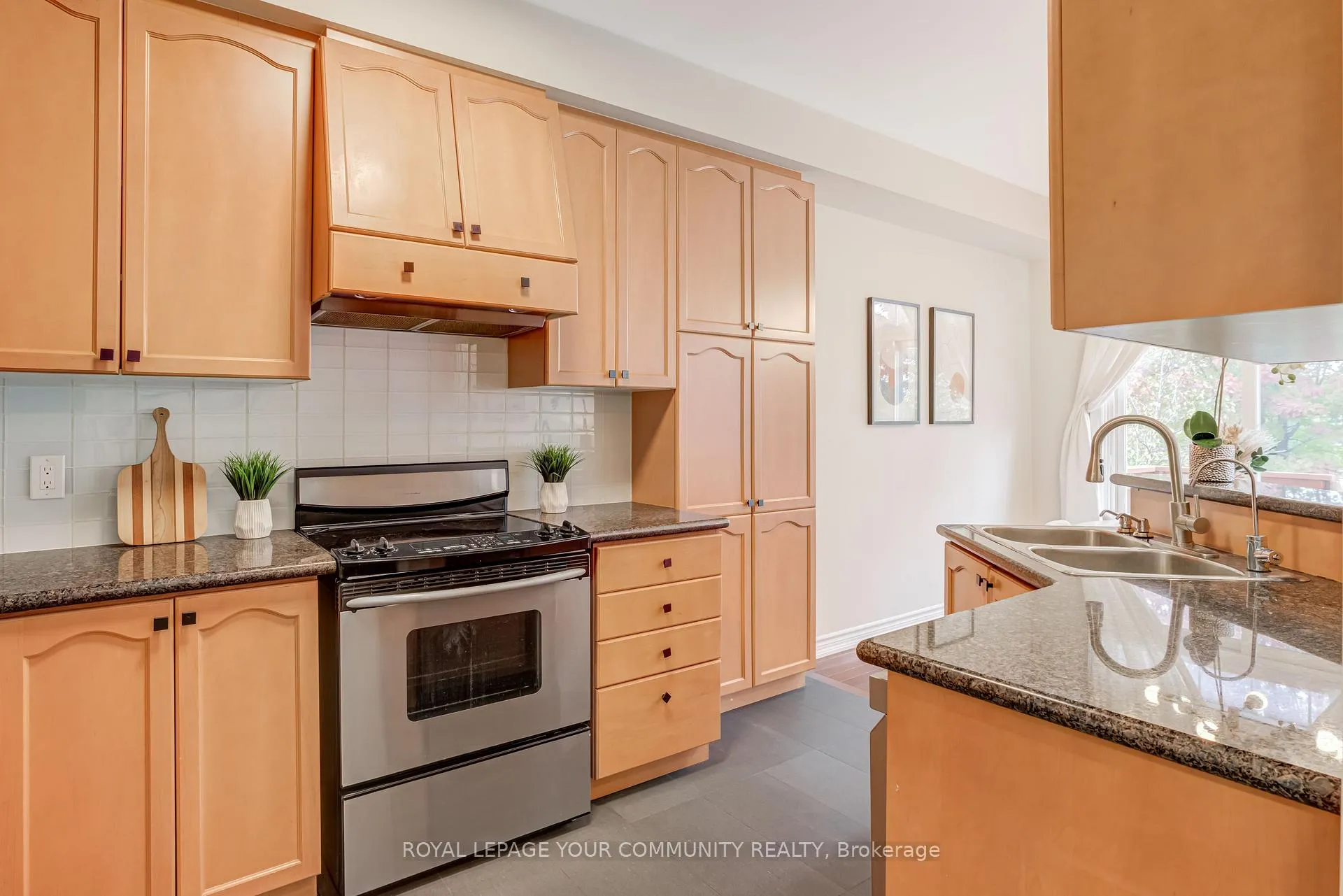 Photo 20 of 76 Cabernet Road, Vaughan, Patterson — HOMEH