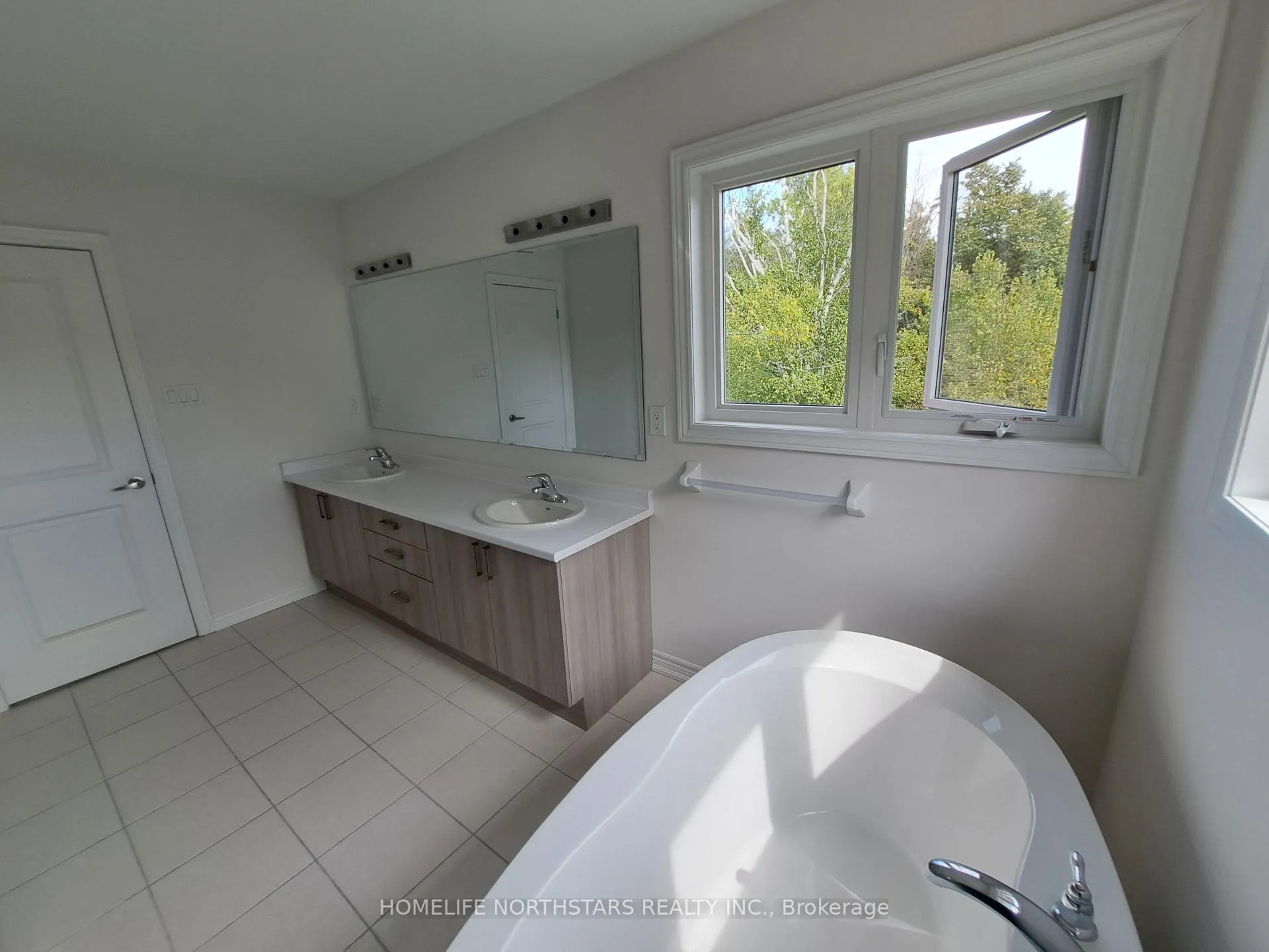 Photo 30 of 53 Wakefield Boulevard, Essa, Angus — HOMEH