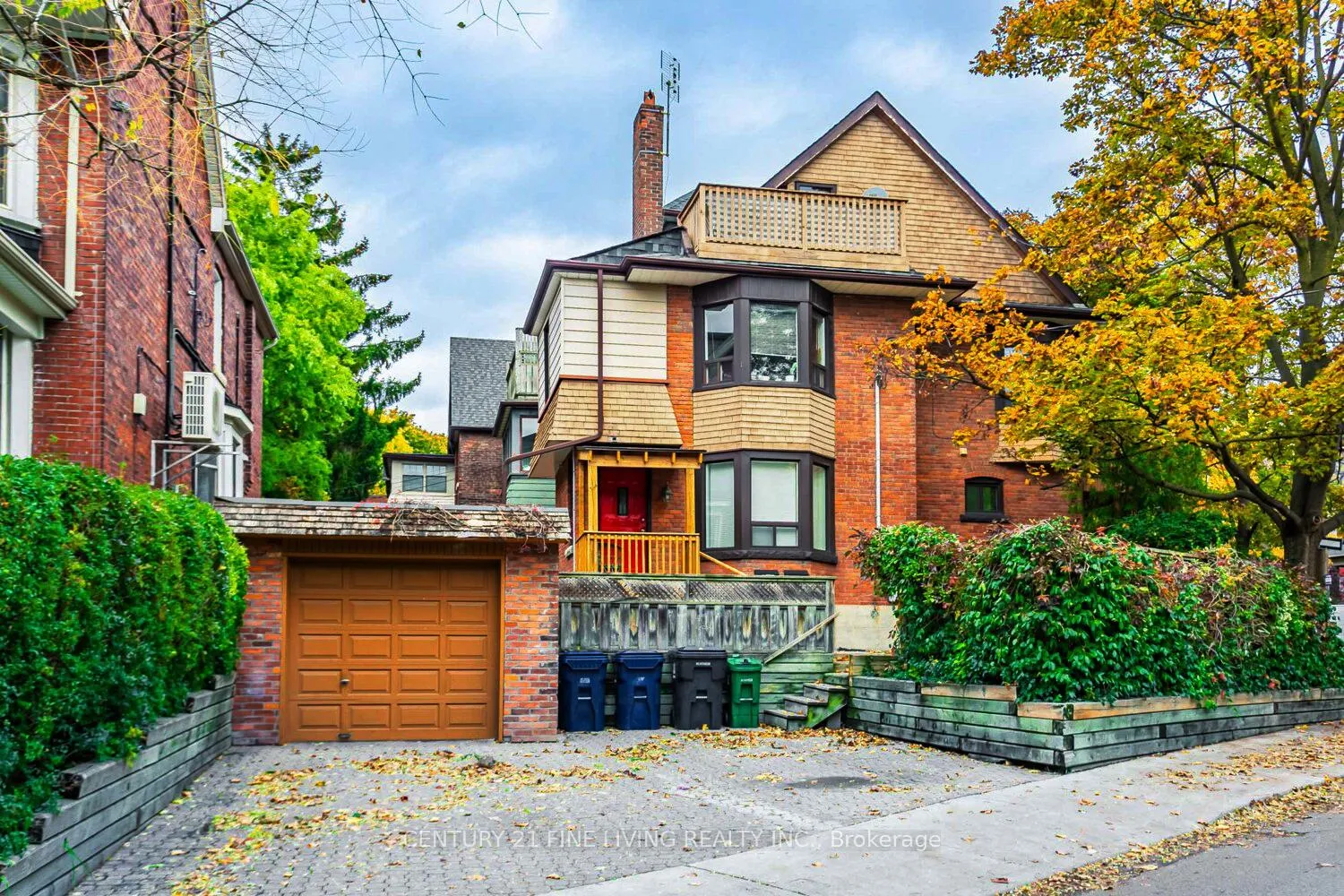 Front of 164 Sunnyside Avenue