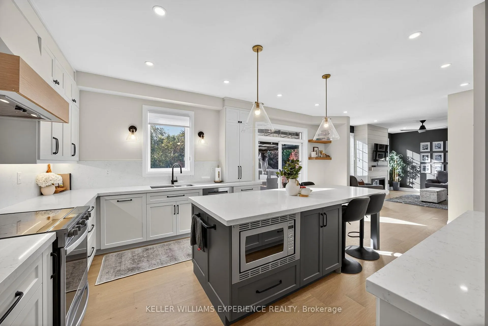 Photo 7 of 50 Regalia Way, Barrie, Innis-Shore — HOMEH